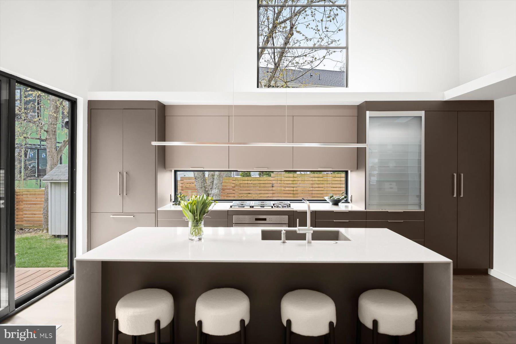 3004 N UNDERWOOD STREET