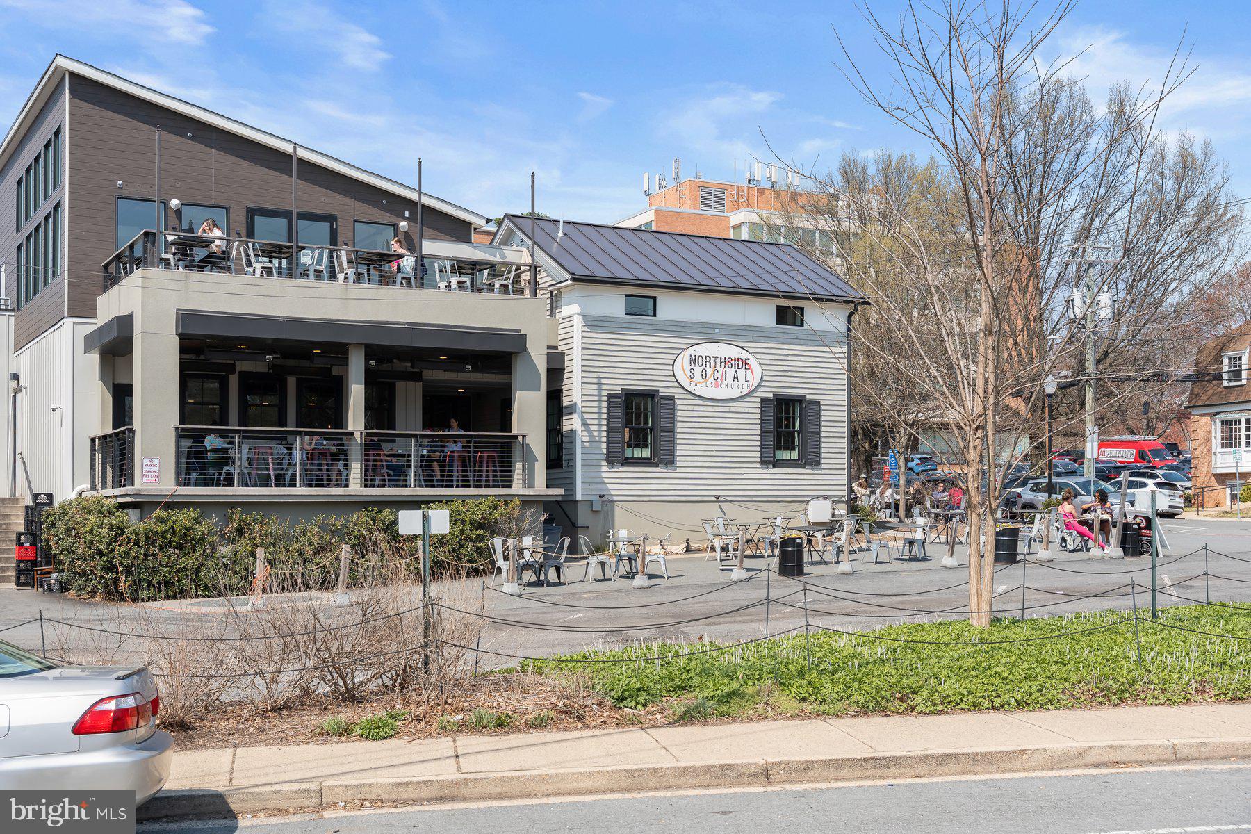 3004 N UNDERWOOD STREET