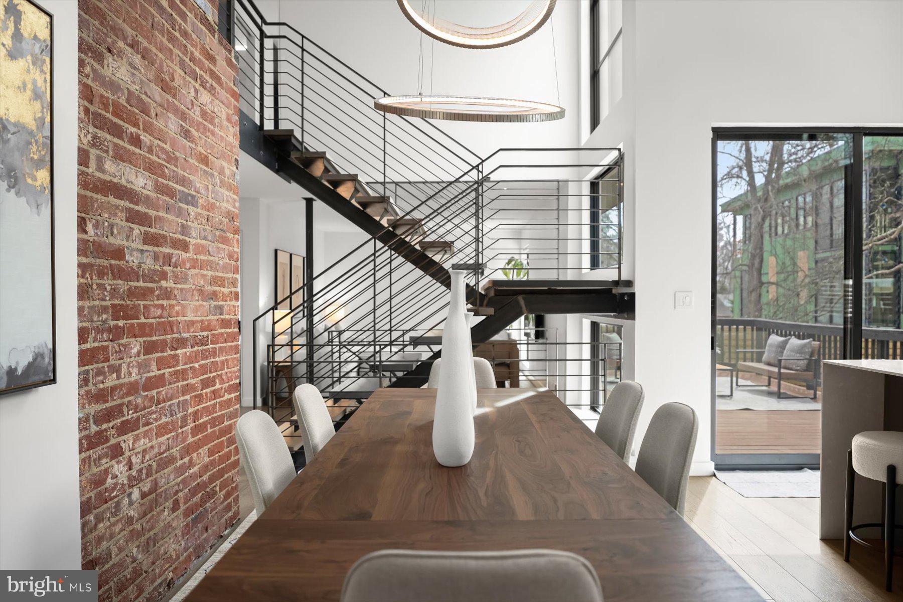 3004 N UNDERWOOD STREET