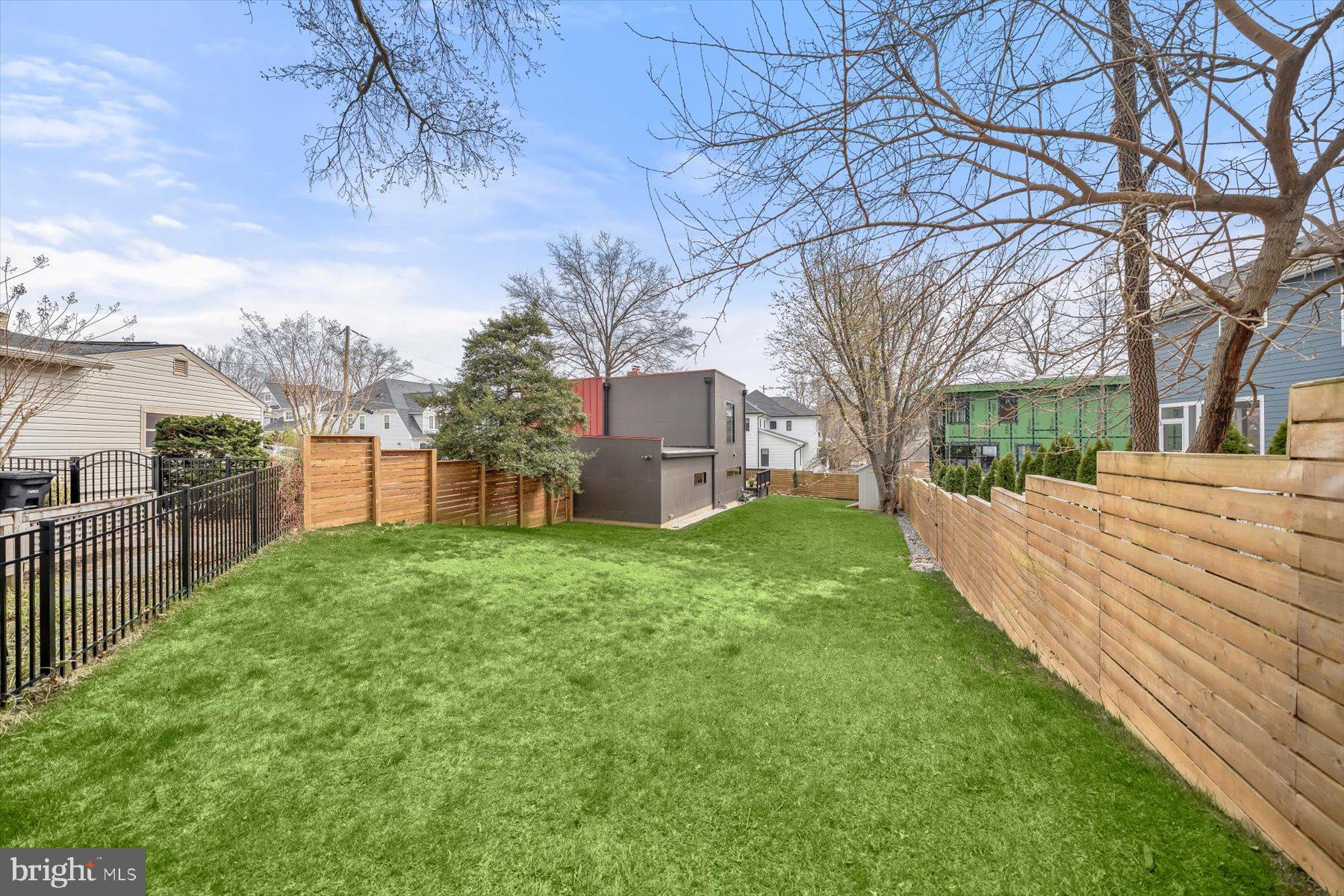 3004 N UNDERWOOD STREET