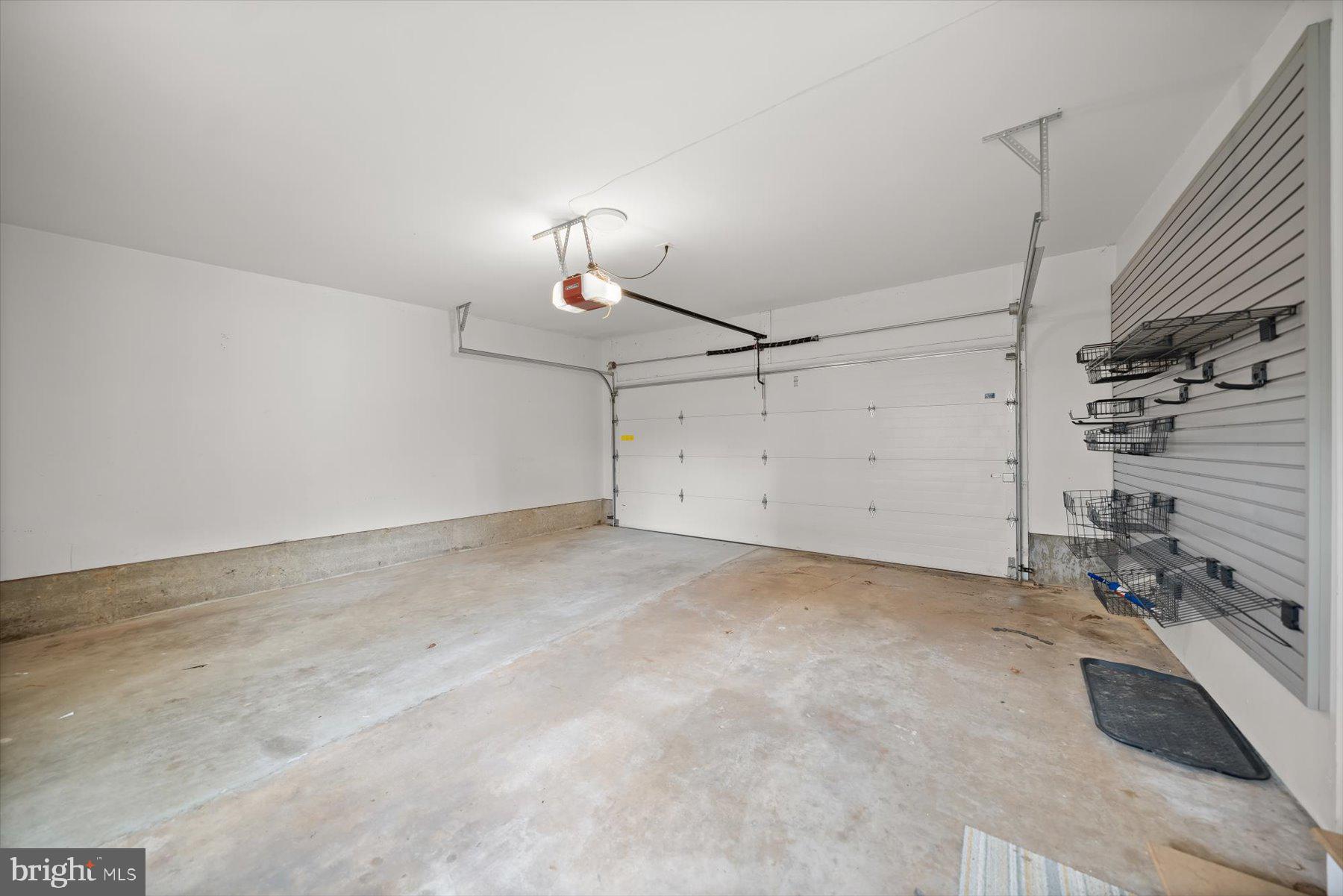 3004 N UNDERWOOD STREET