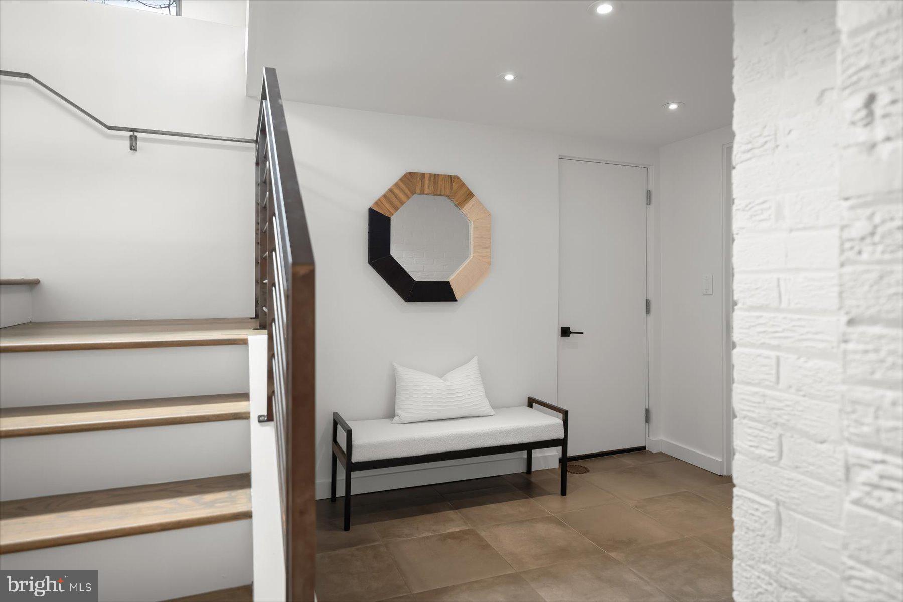 3004 N UNDERWOOD STREET