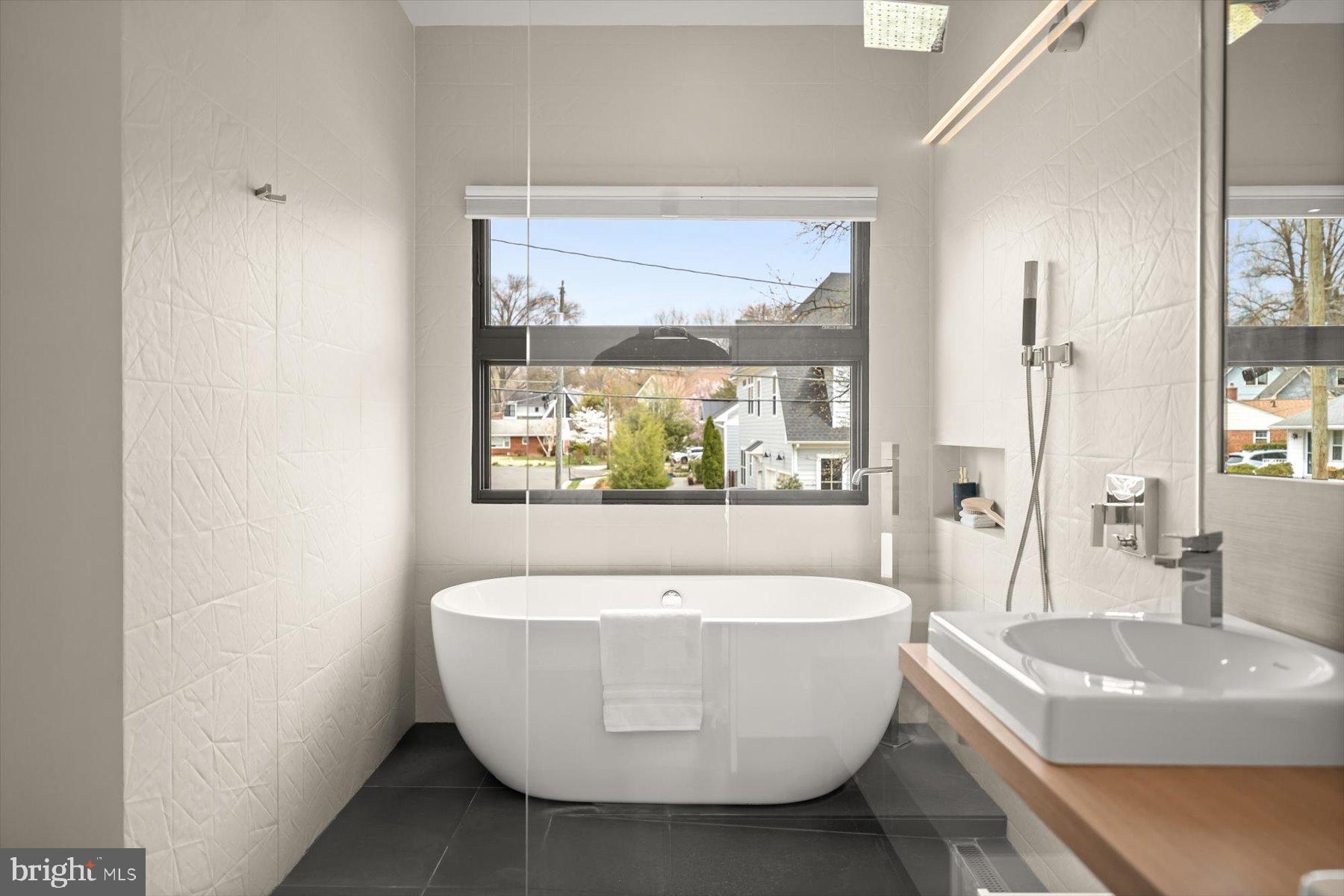 3004 N UNDERWOOD STREET