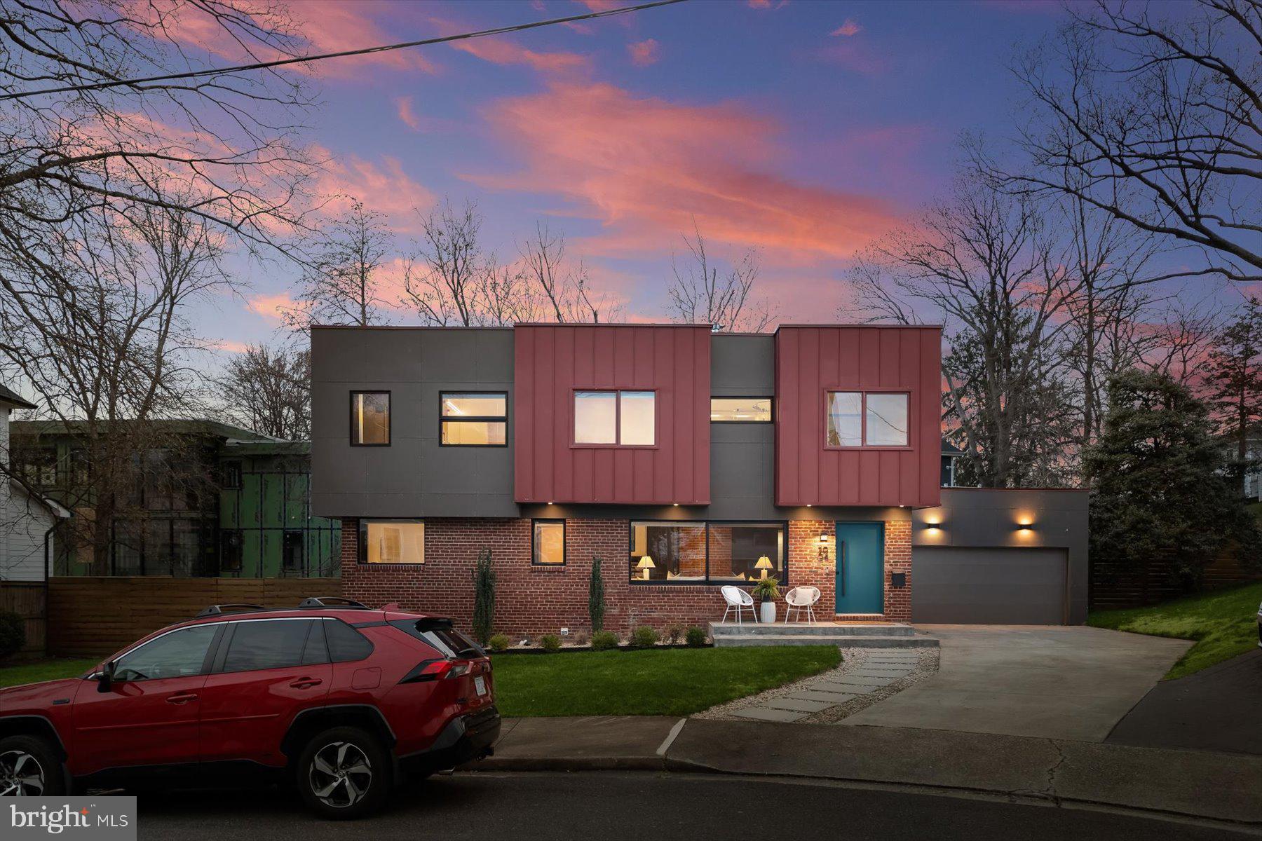 3004 N UNDERWOOD STREET