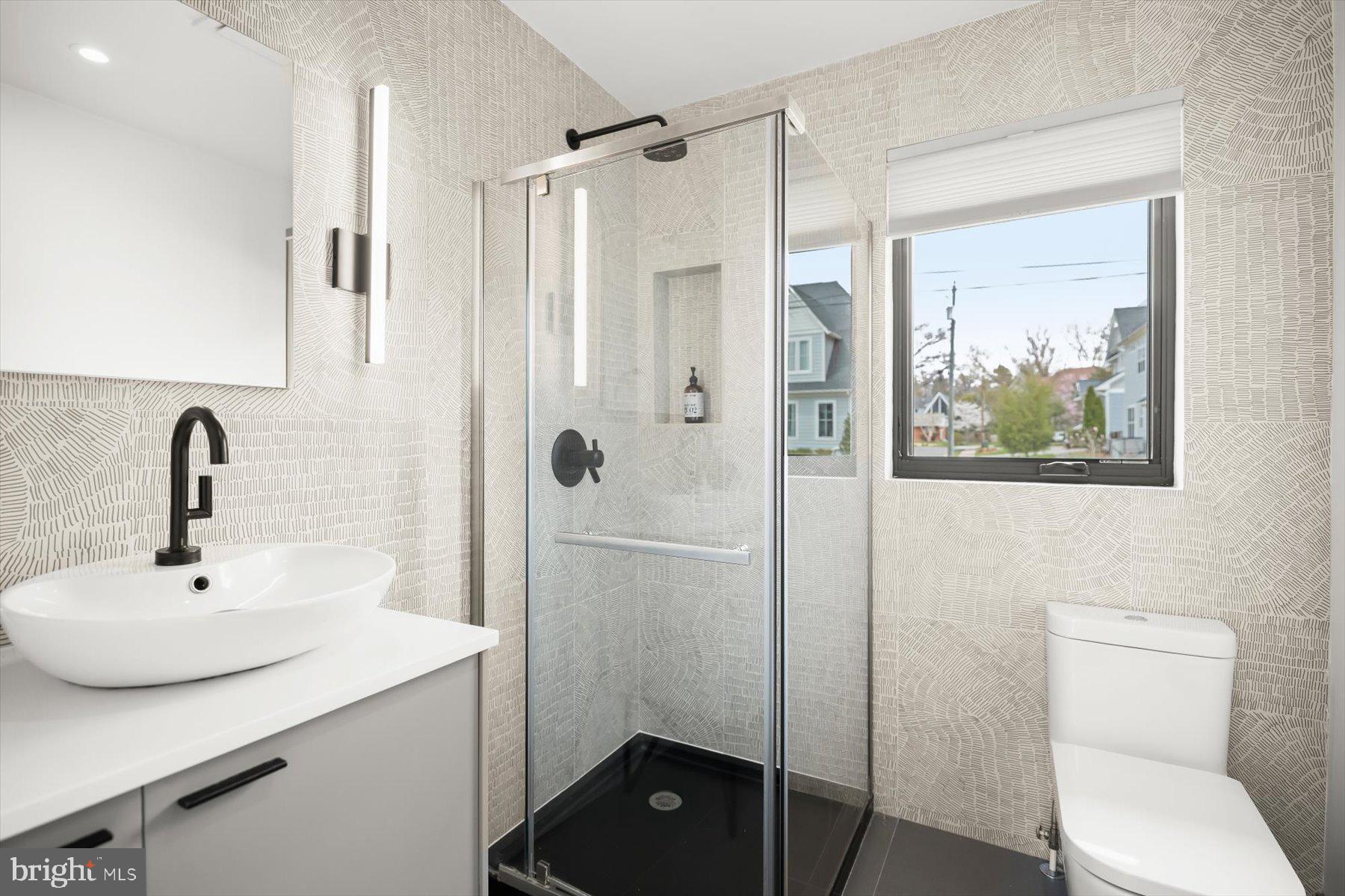 3004 N UNDERWOOD STREET