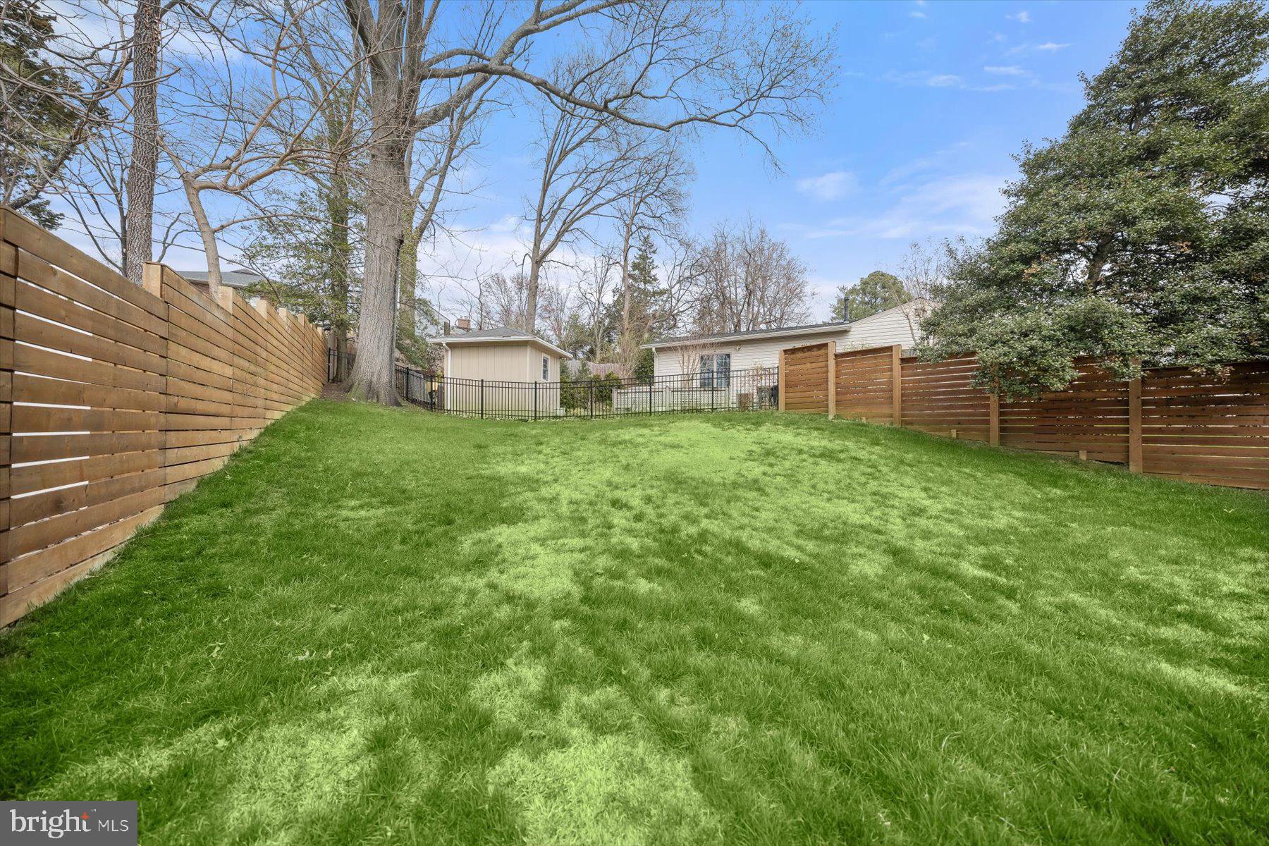 3004 N UNDERWOOD STREET