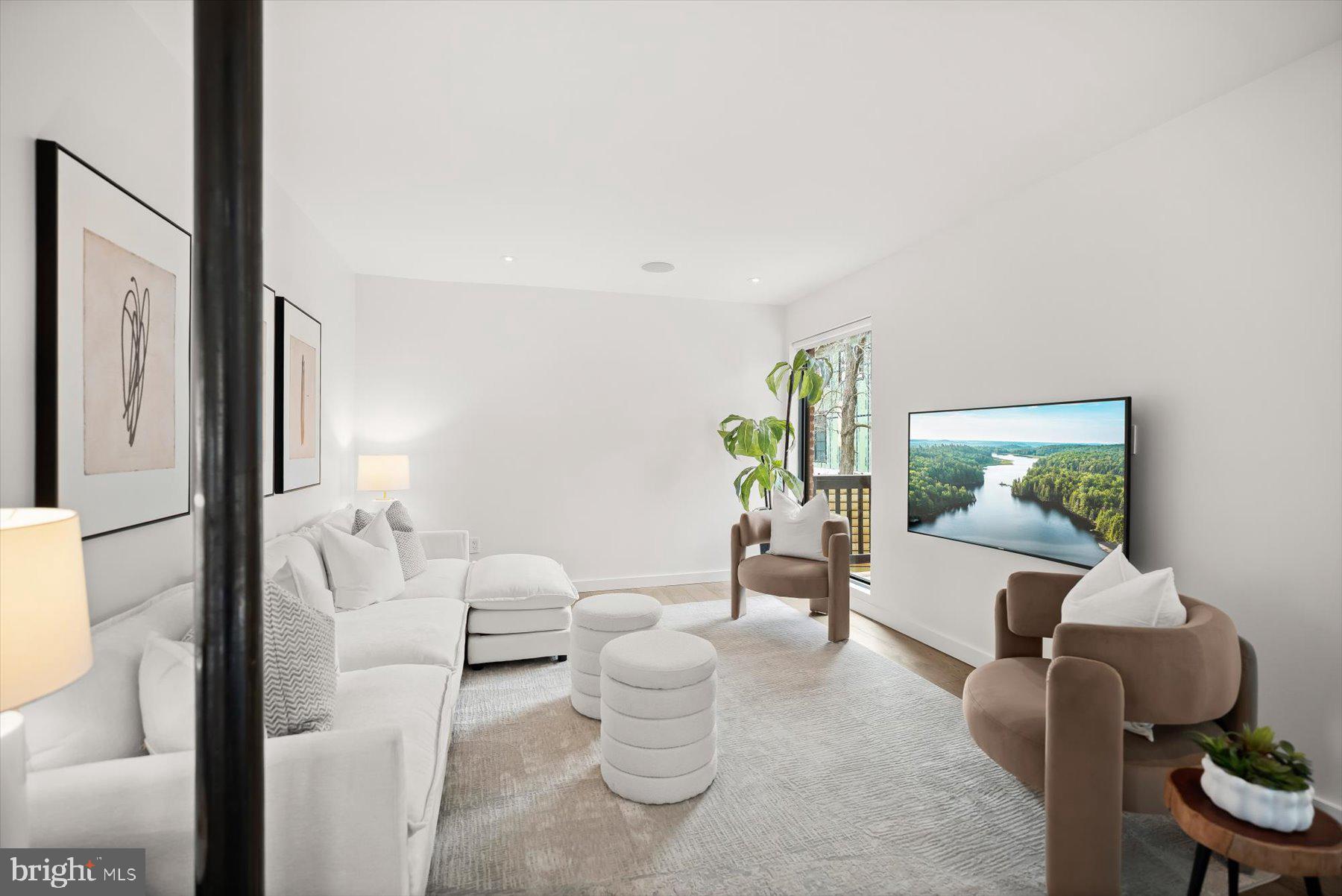 3004 N UNDERWOOD STREET