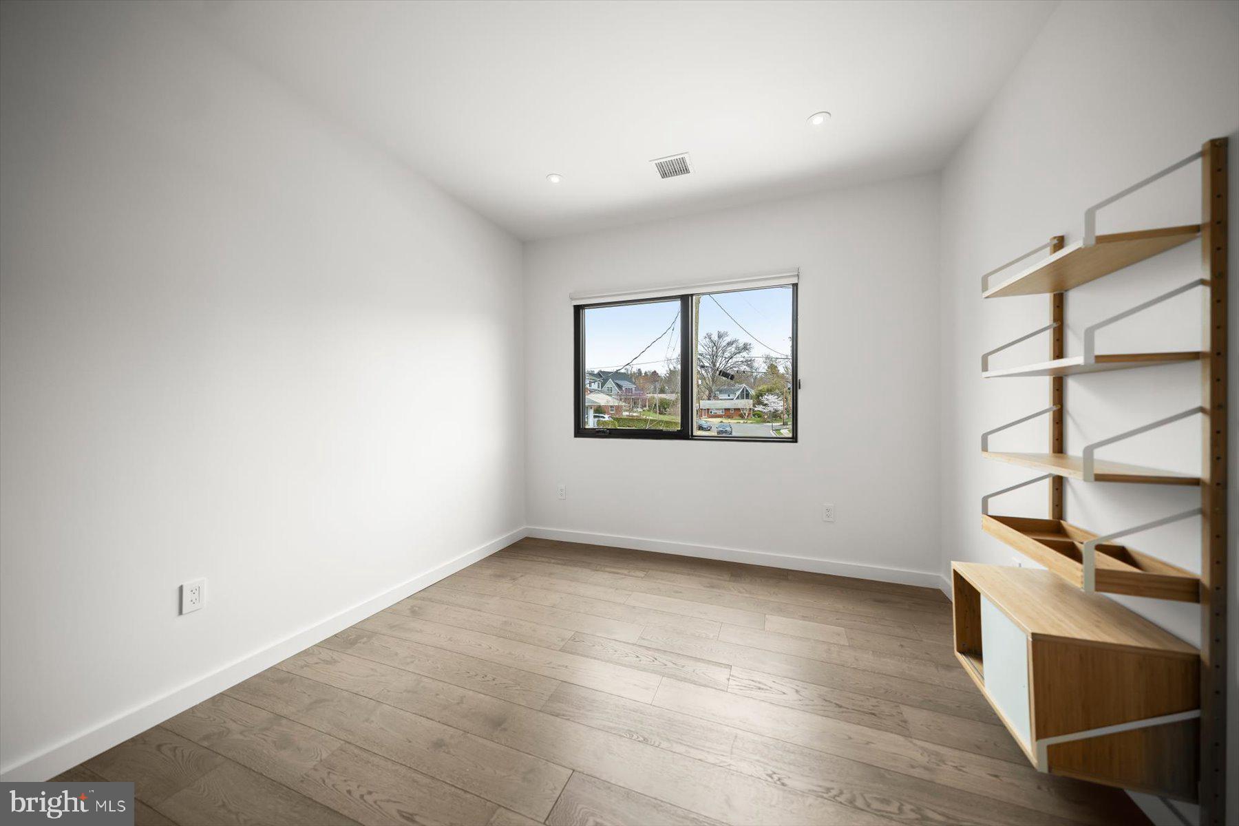 3004 N UNDERWOOD STREET