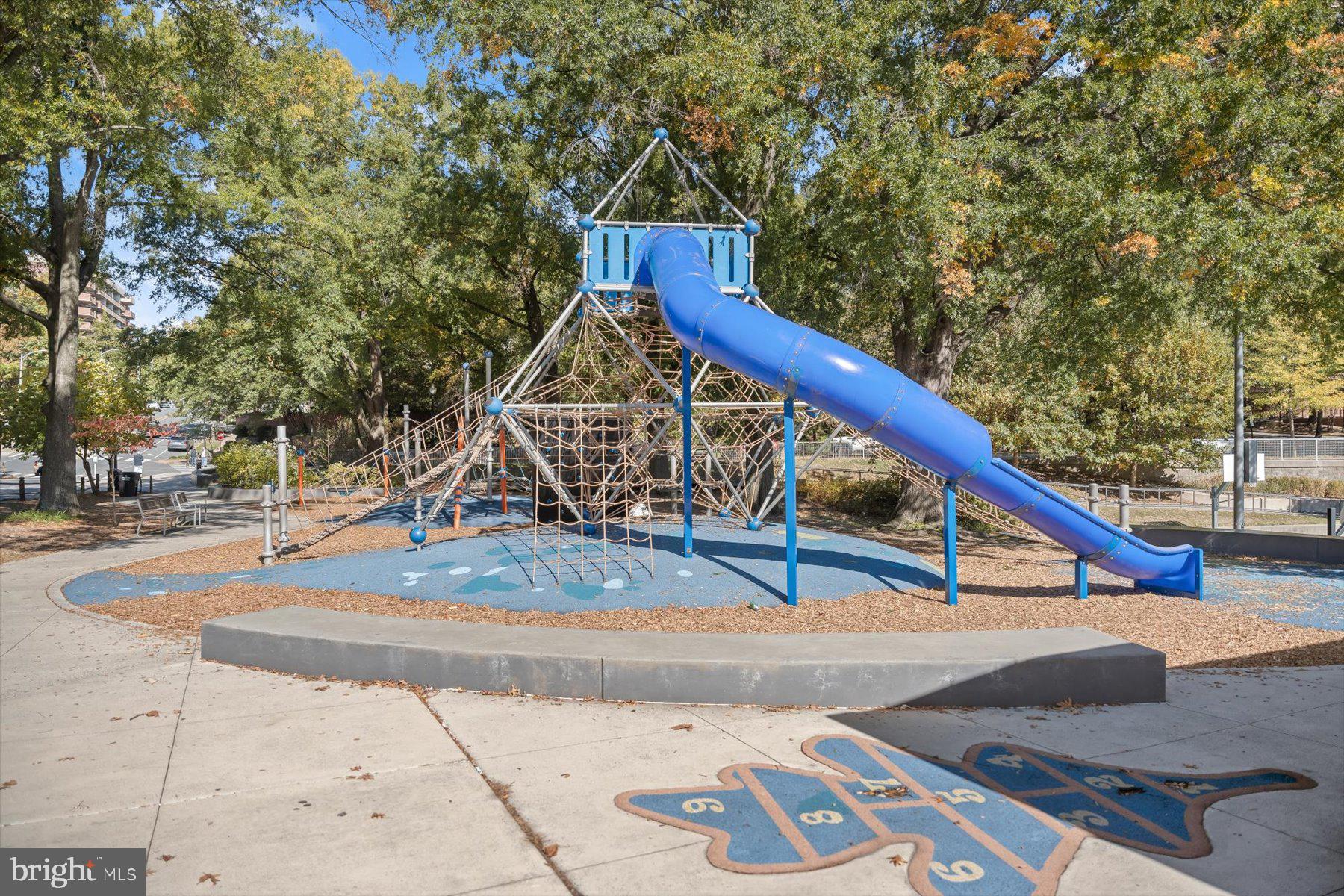 2239 FAIRFAX DRIVE N