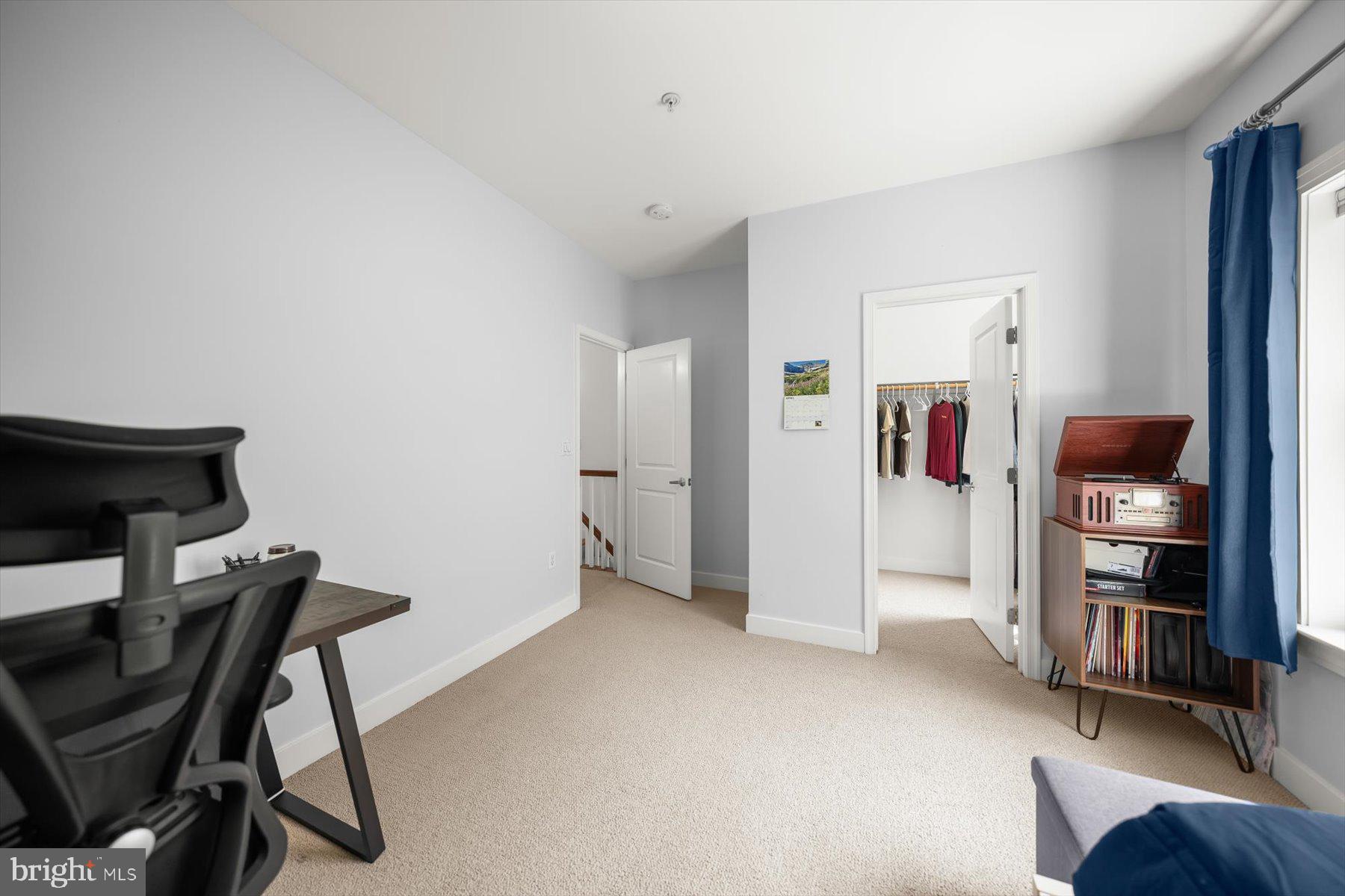 2239 FAIRFAX DRIVE N