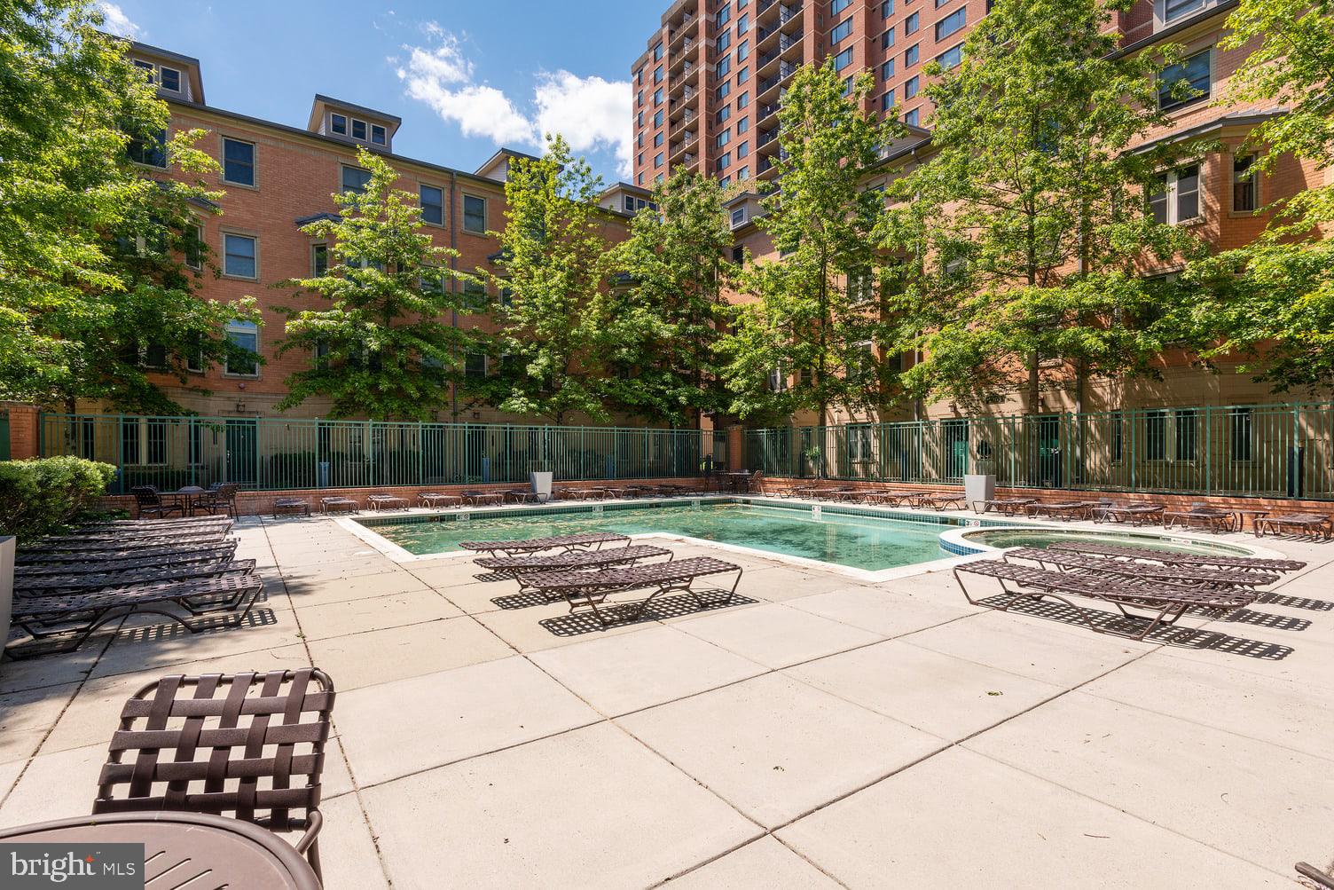 2239 FAIRFAX DRIVE N