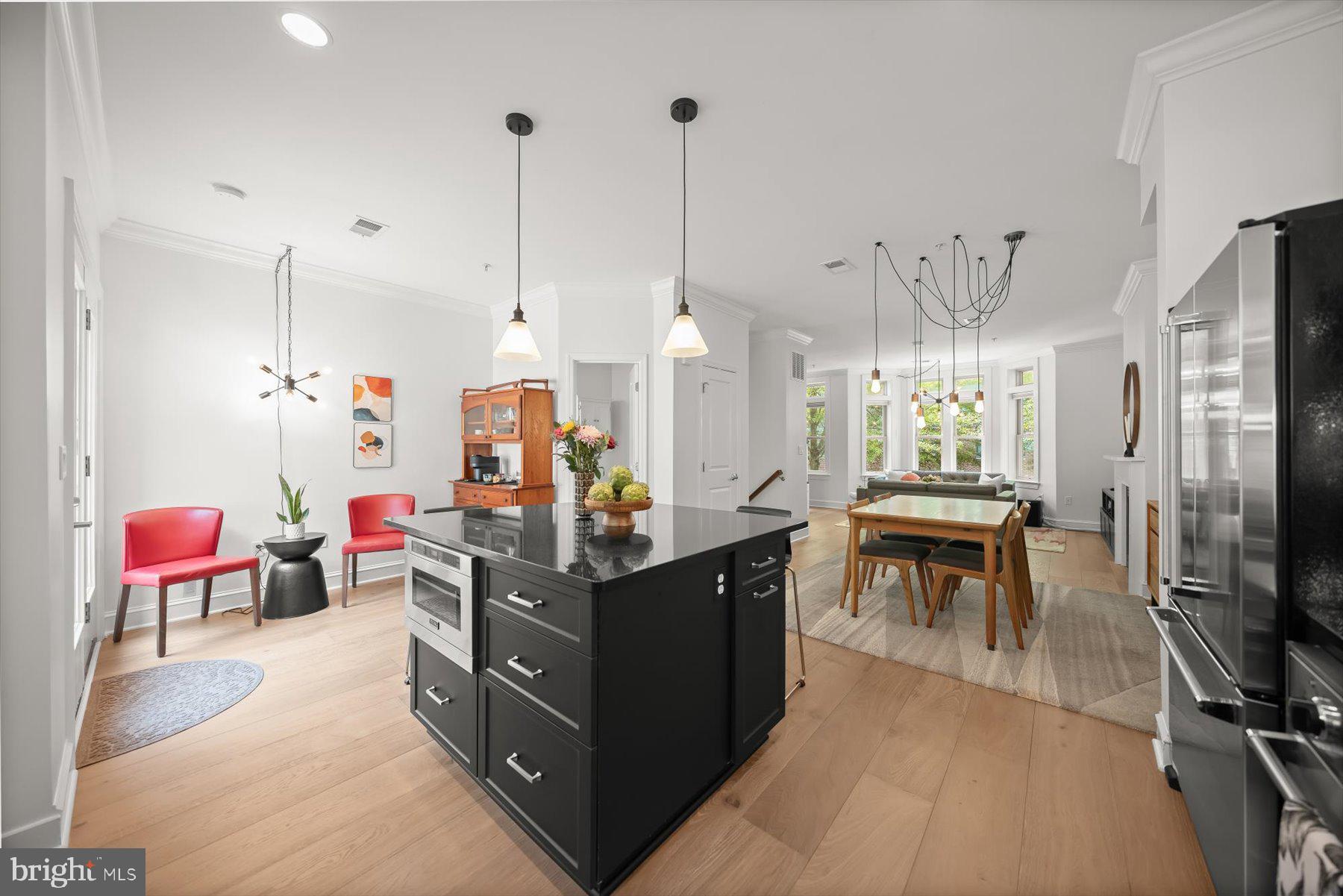 2239 FAIRFAX DRIVE N