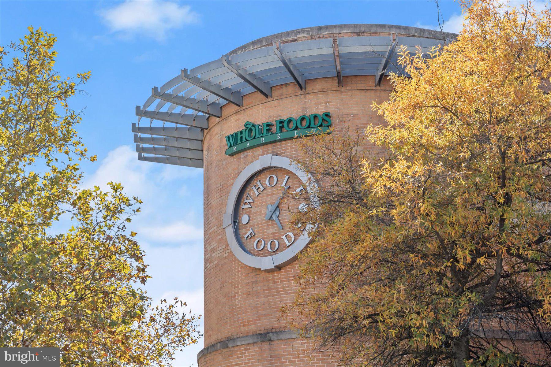 2239 FAIRFAX DRIVE N