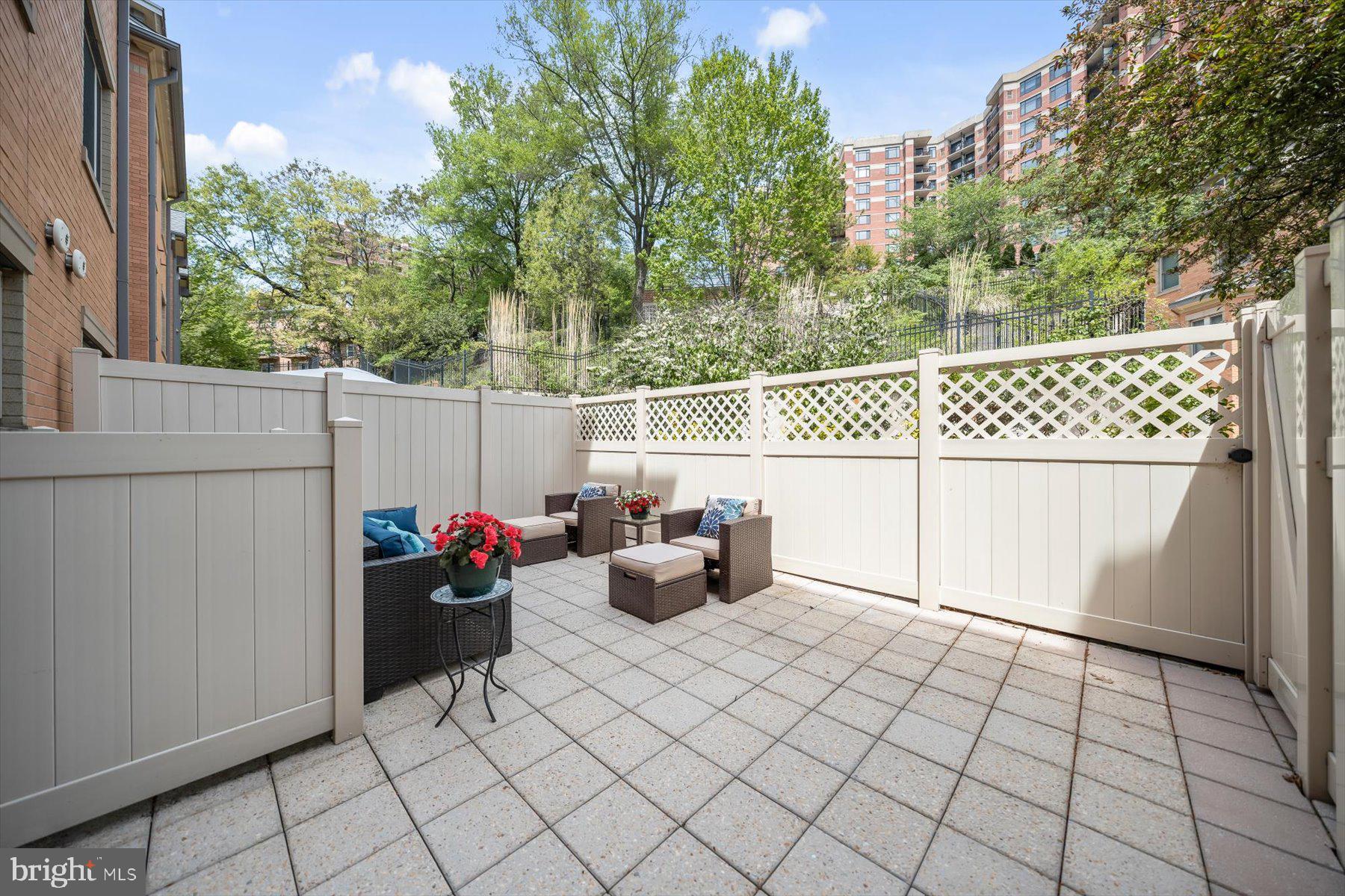 2239 FAIRFAX DRIVE N