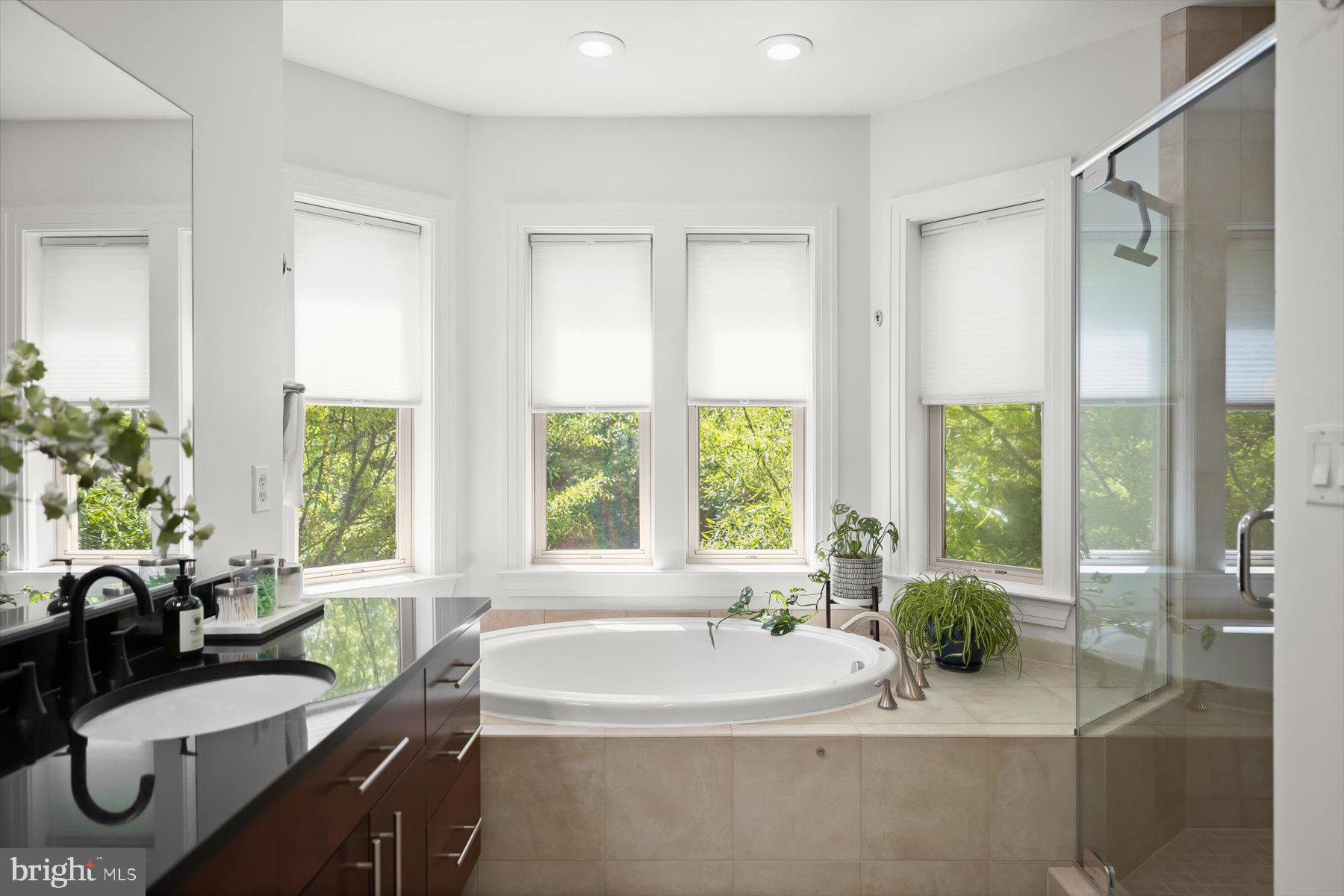 2239 FAIRFAX DRIVE N