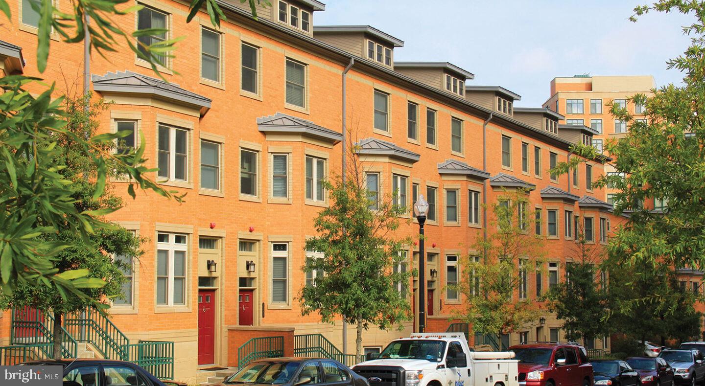 2239 FAIRFAX DRIVE N