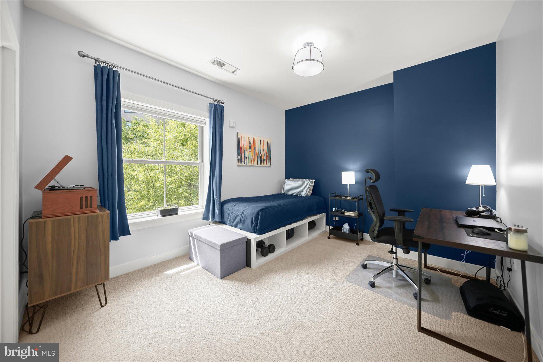 2239 FAIRFAX DRIVE N