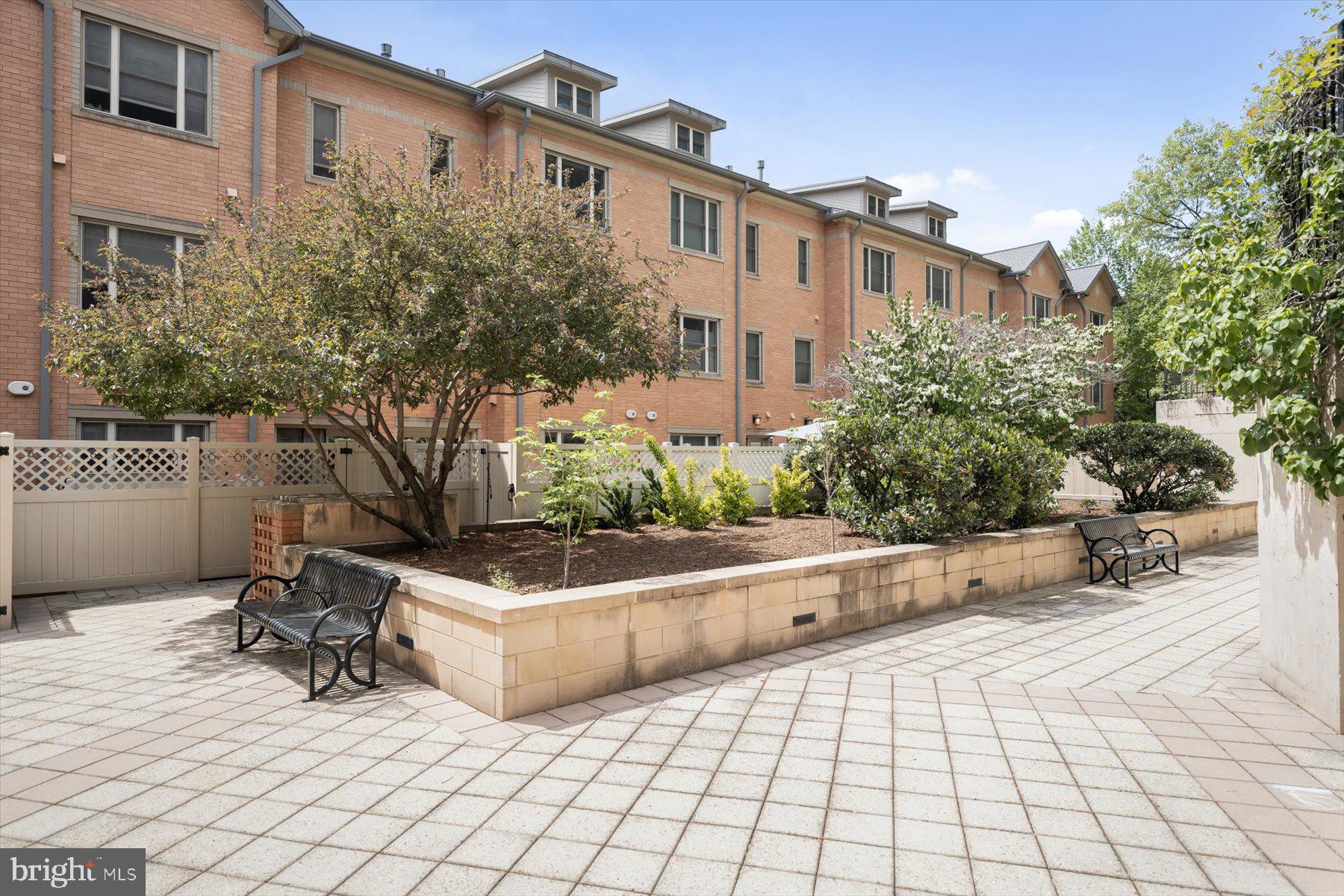 2239 FAIRFAX DRIVE N