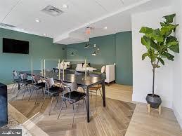 2239 FAIRFAX DRIVE N