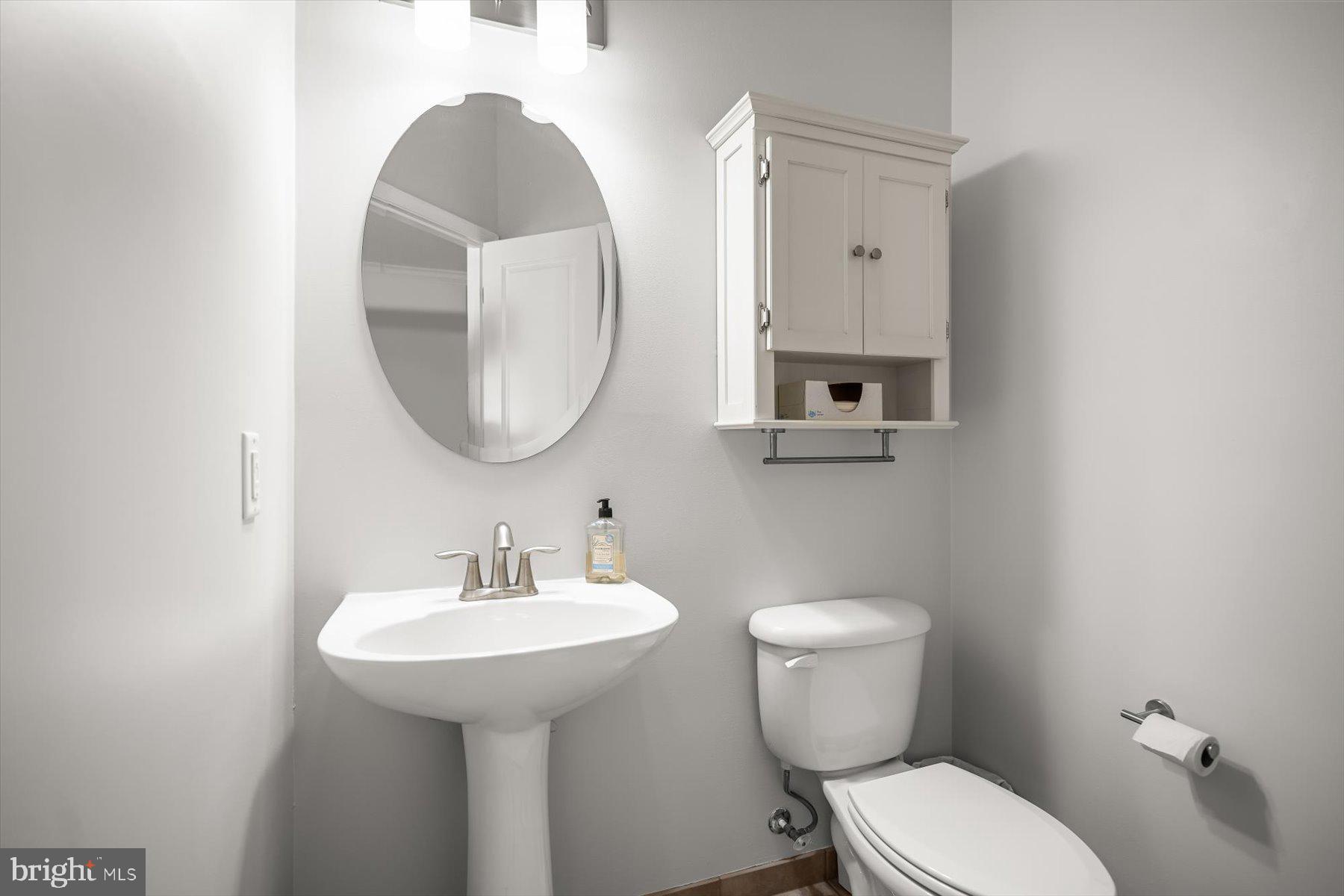 2239 FAIRFAX DRIVE N