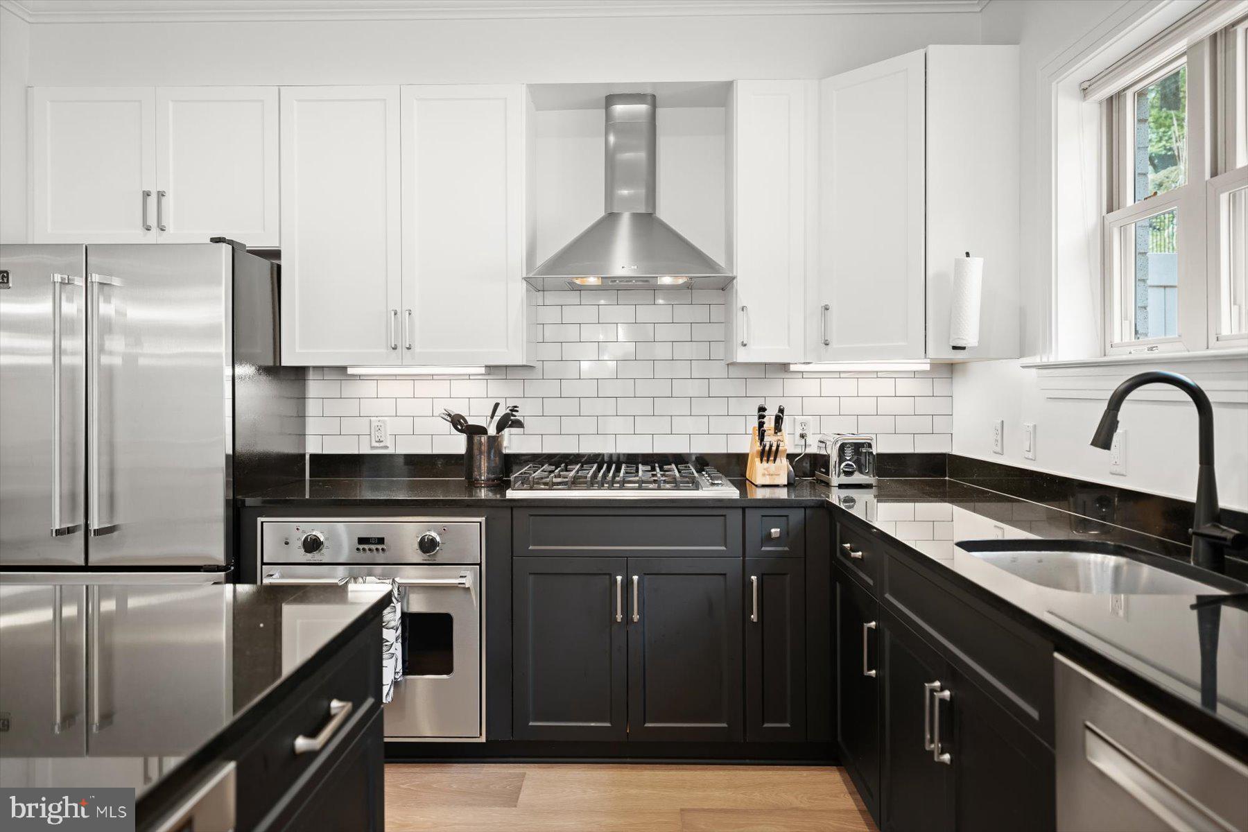 2239 FAIRFAX DRIVE N