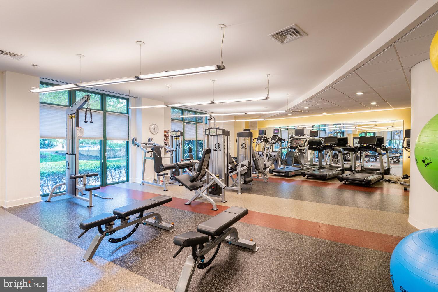 2239 FAIRFAX DRIVE N