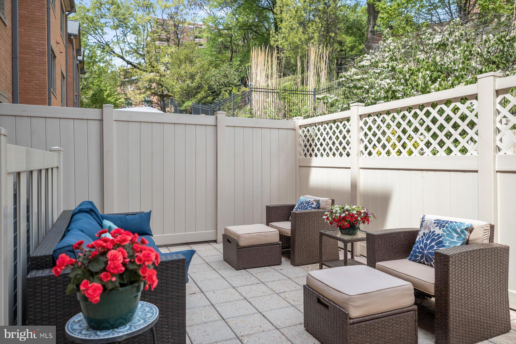 2239 FAIRFAX DRIVE N