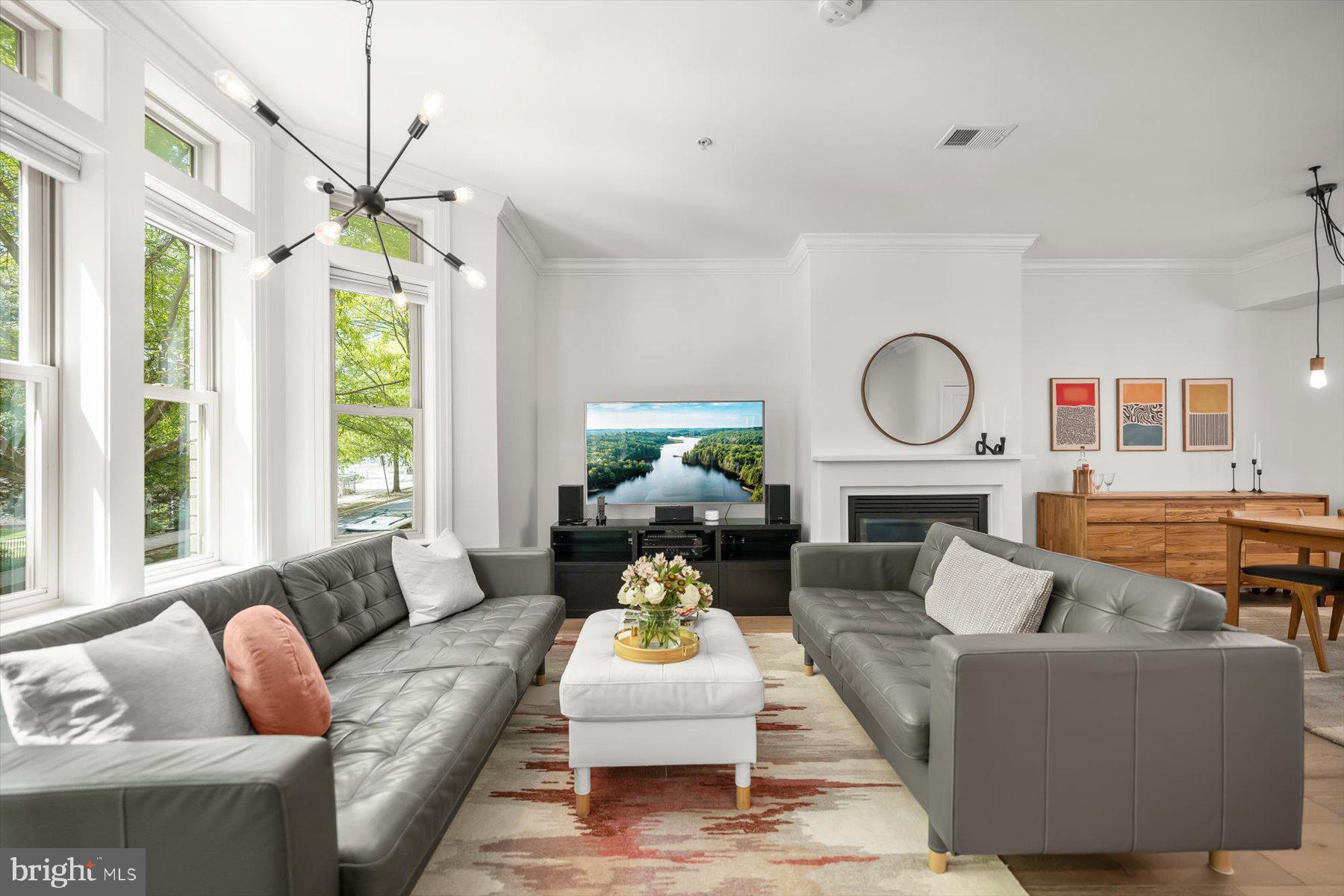 2239 FAIRFAX DRIVE N