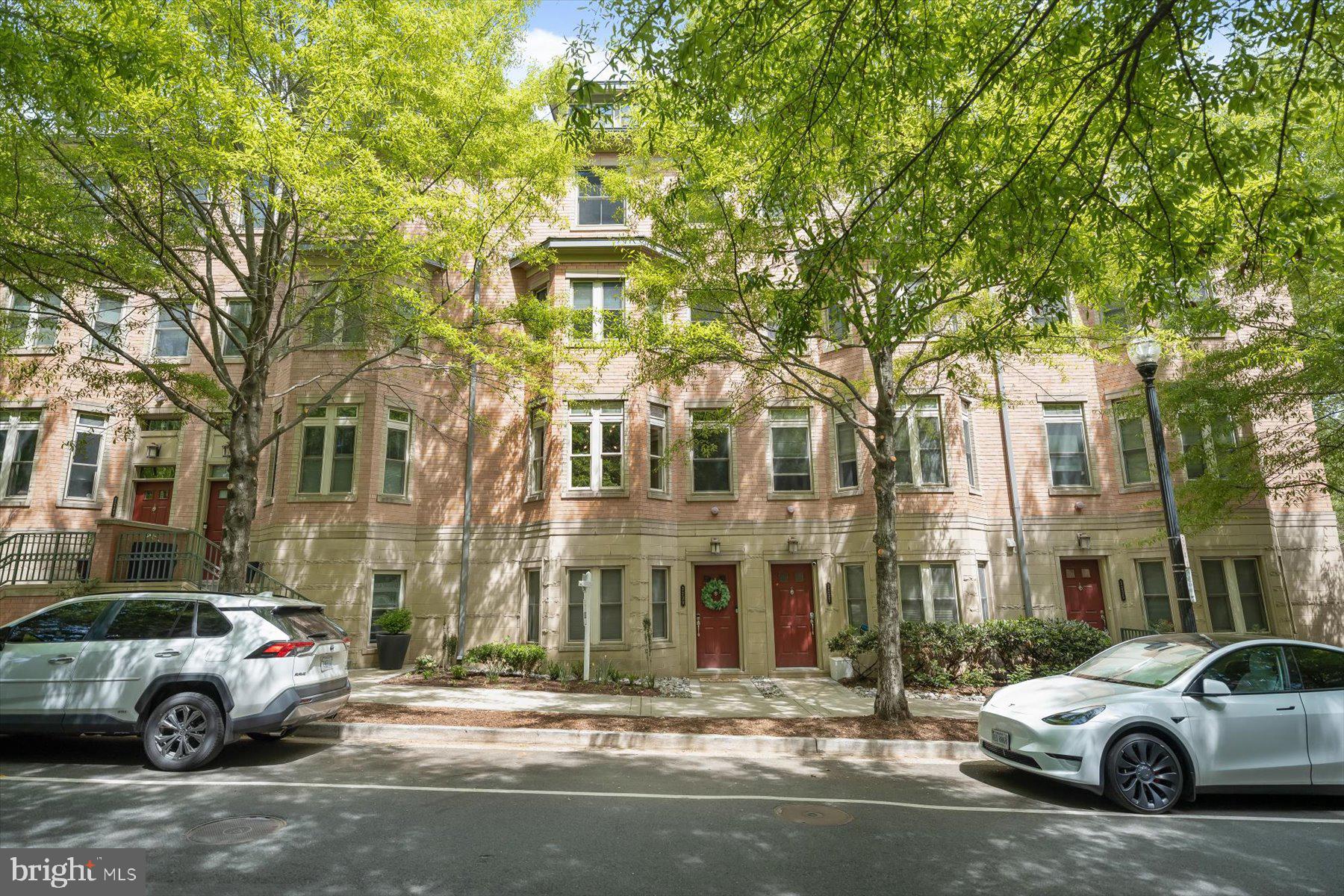 2239 FAIRFAX DRIVE N