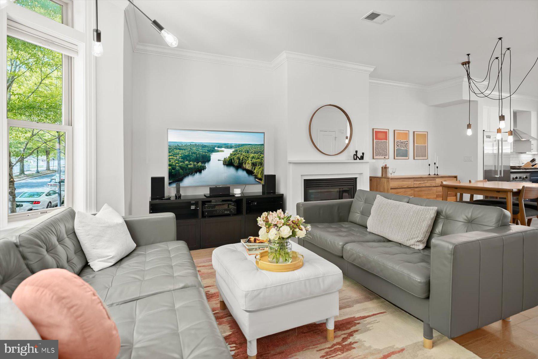 2239 FAIRFAX DRIVE N