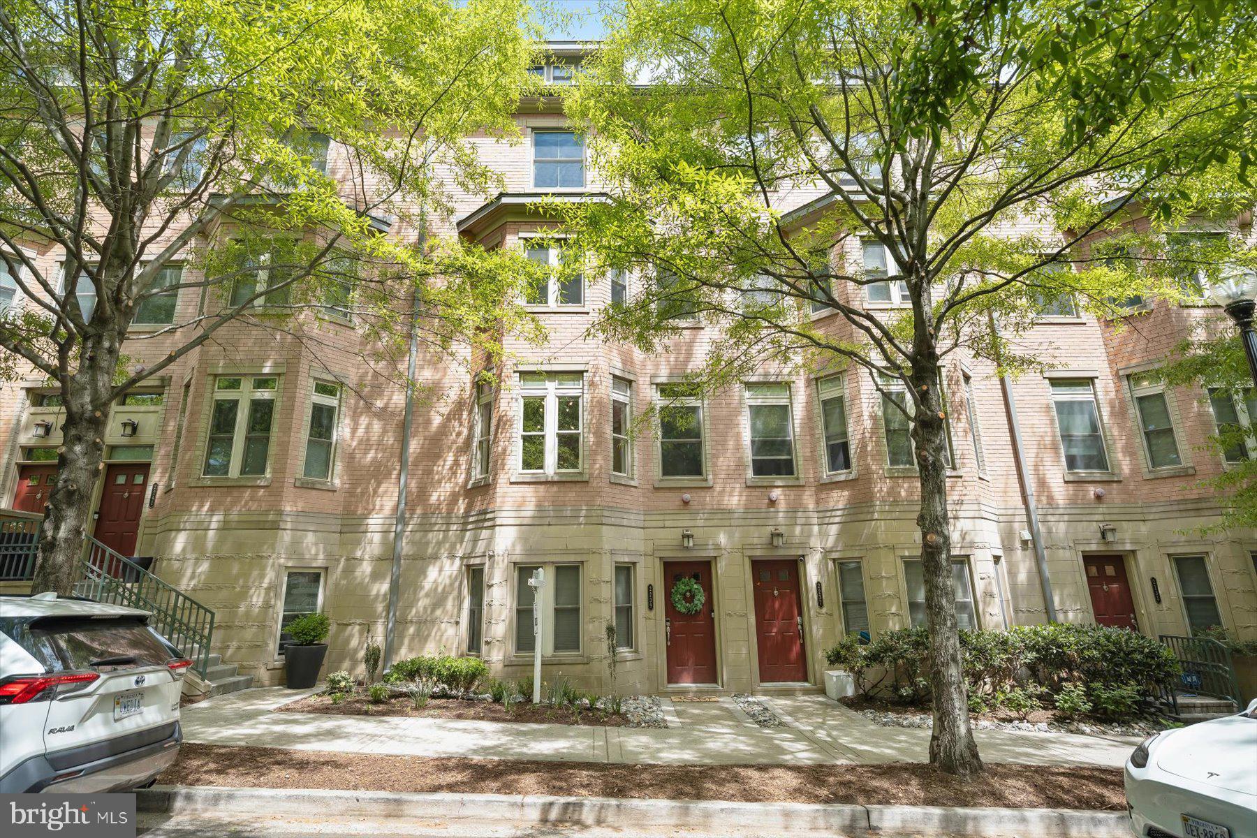 2239 FAIRFAX DRIVE N