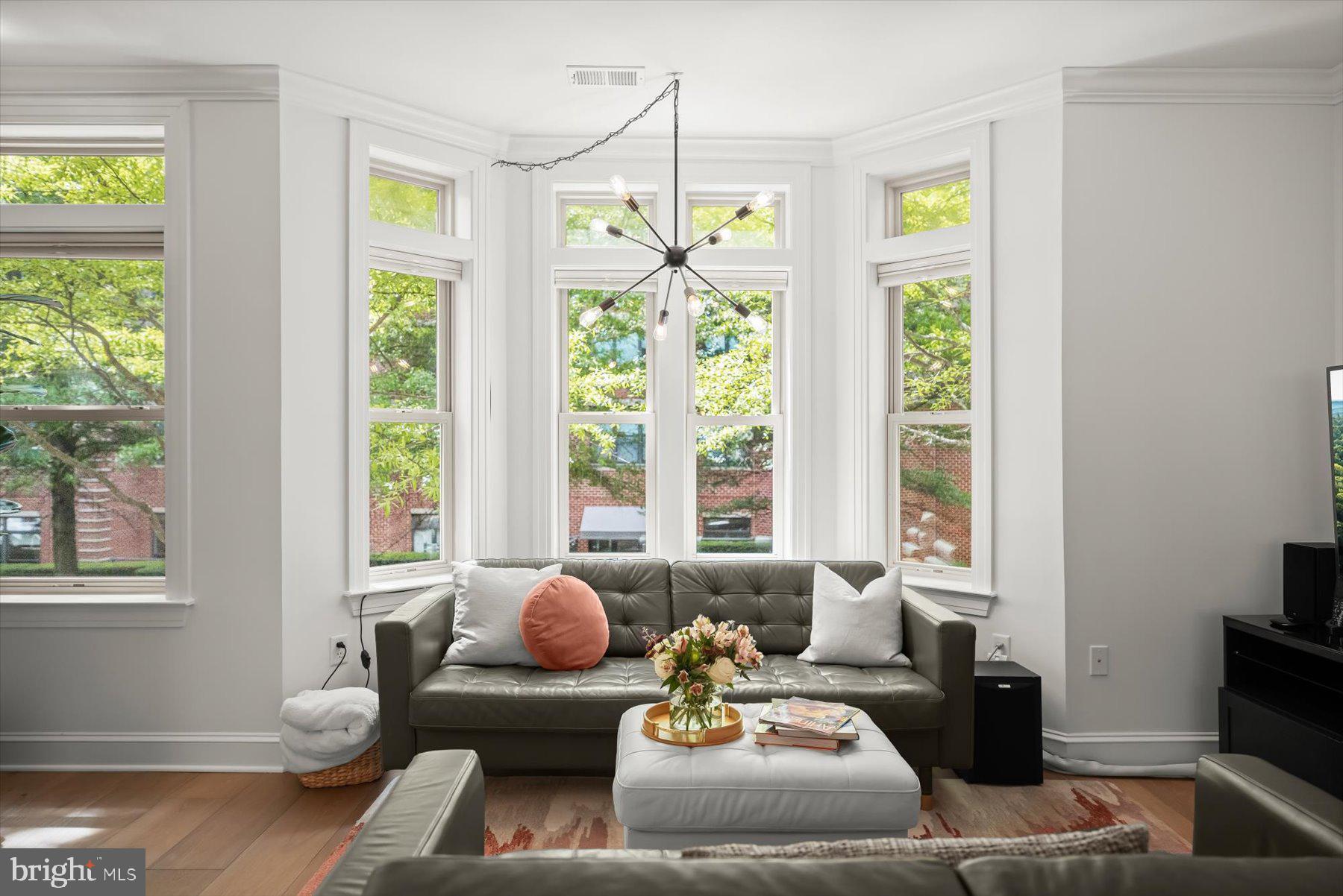 2239 FAIRFAX DRIVE N