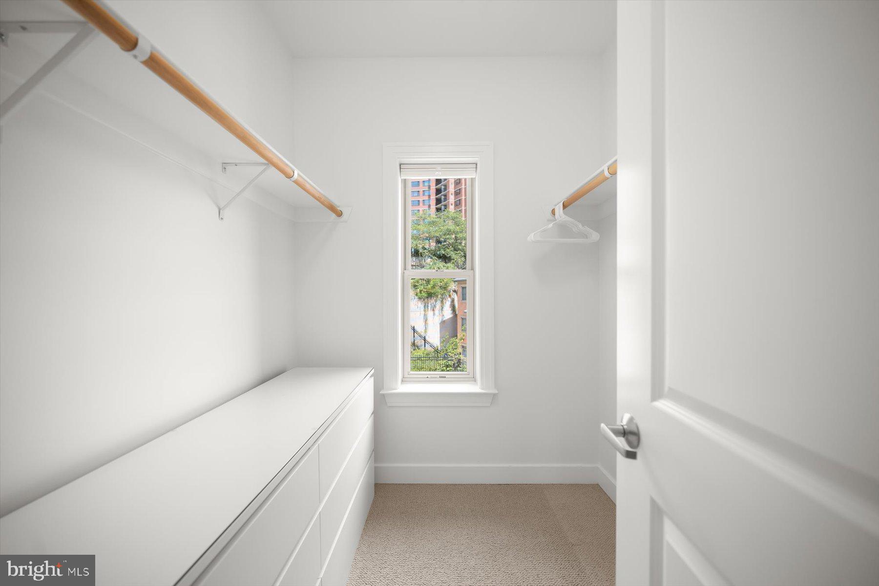 2239 FAIRFAX DRIVE N