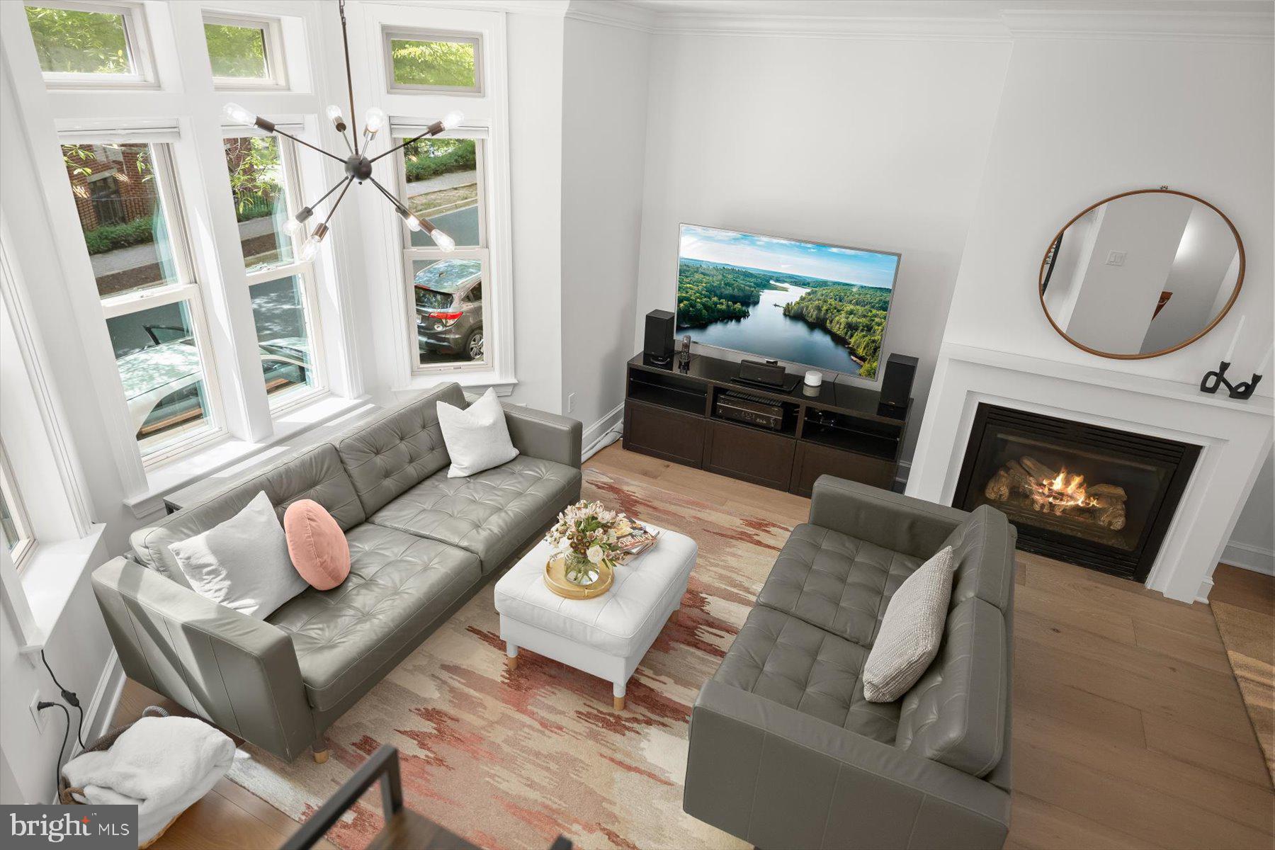 2239 FAIRFAX DRIVE N