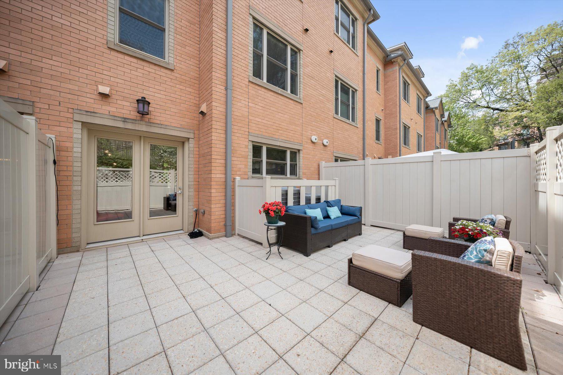 2239 FAIRFAX DRIVE N