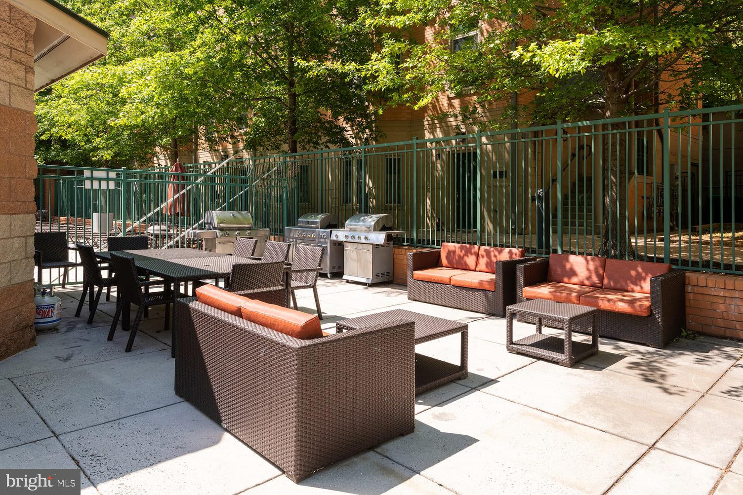 2239 FAIRFAX DRIVE N