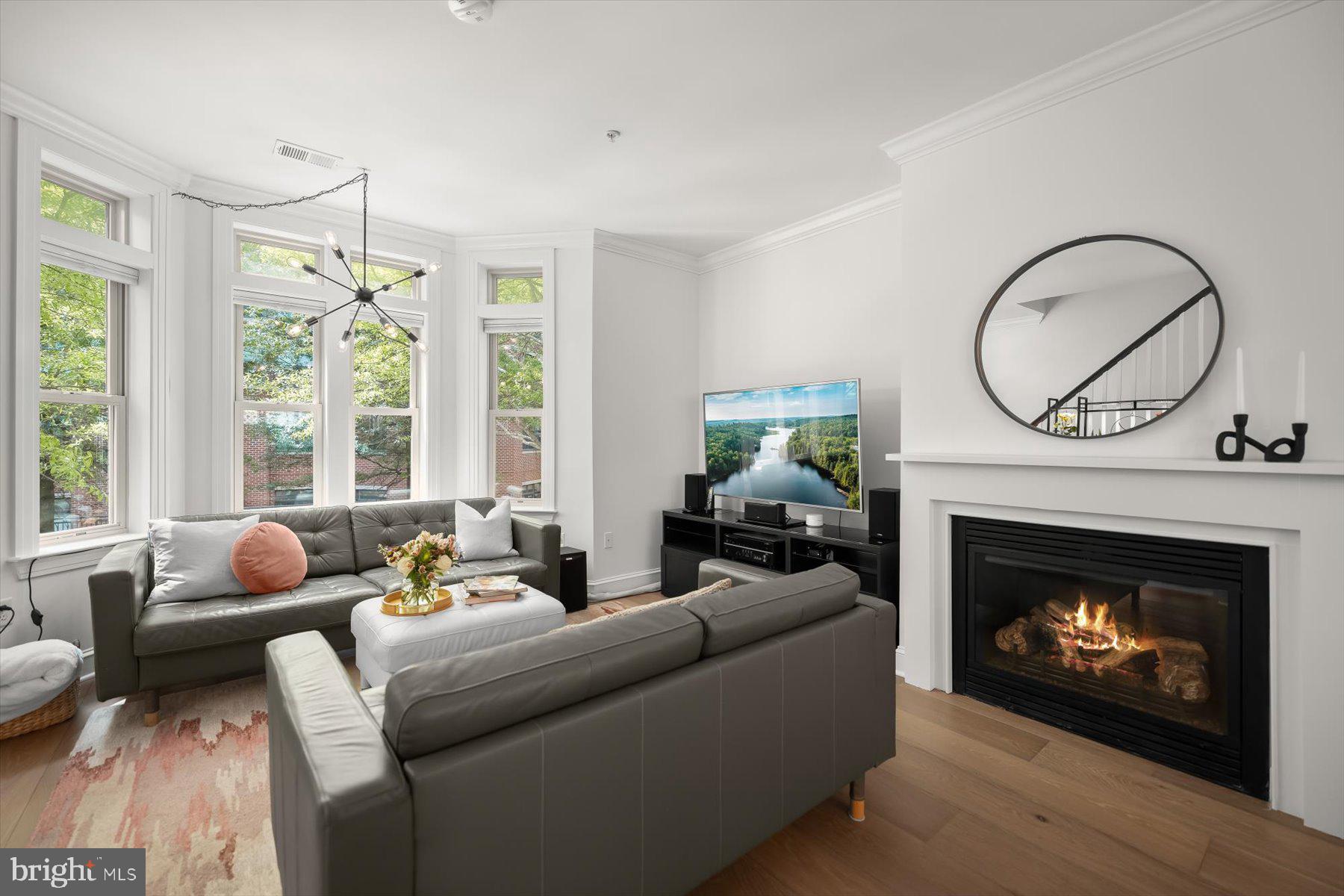 2239 FAIRFAX DRIVE N