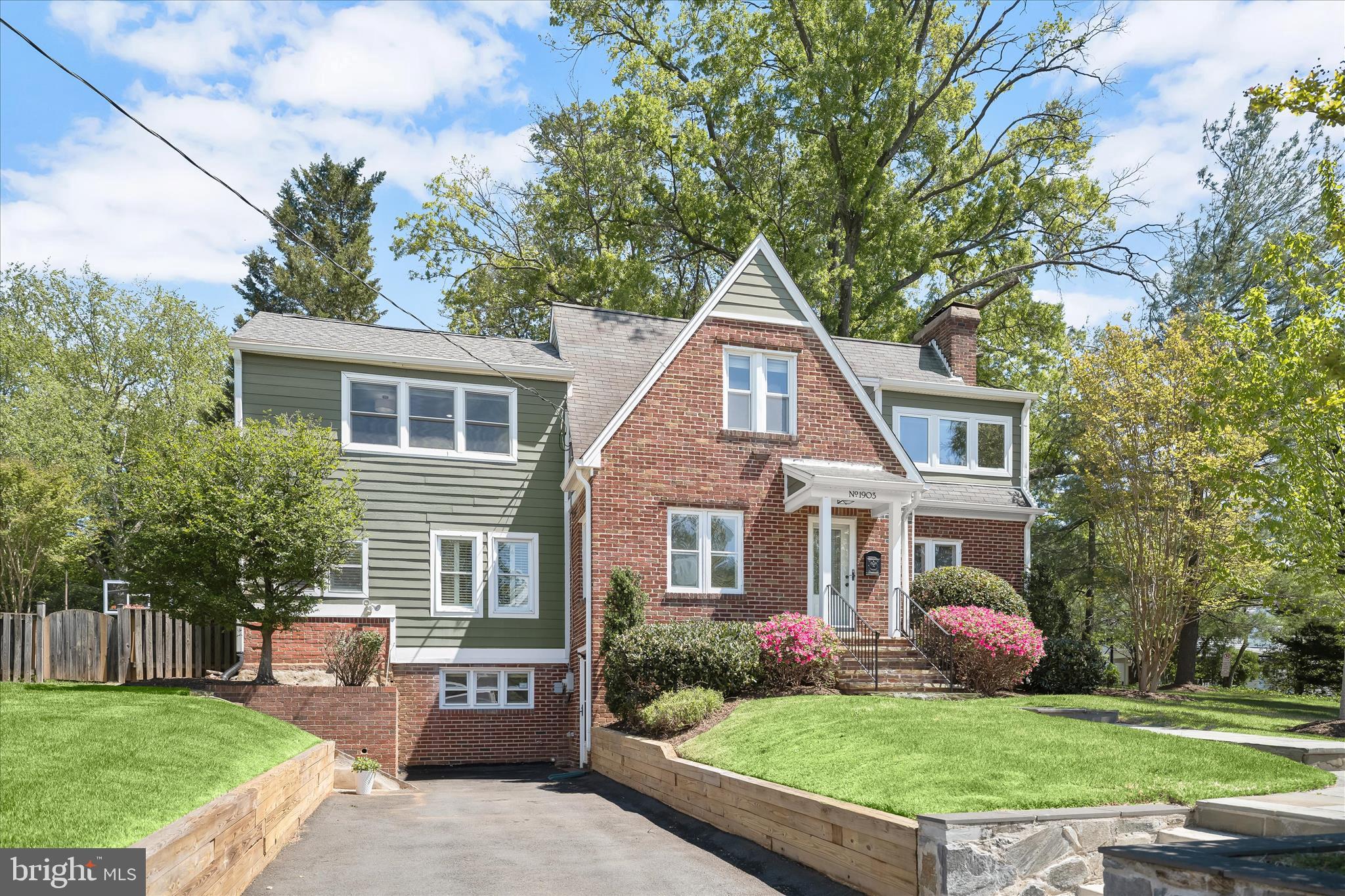 1903 N QUINTANA STREET N