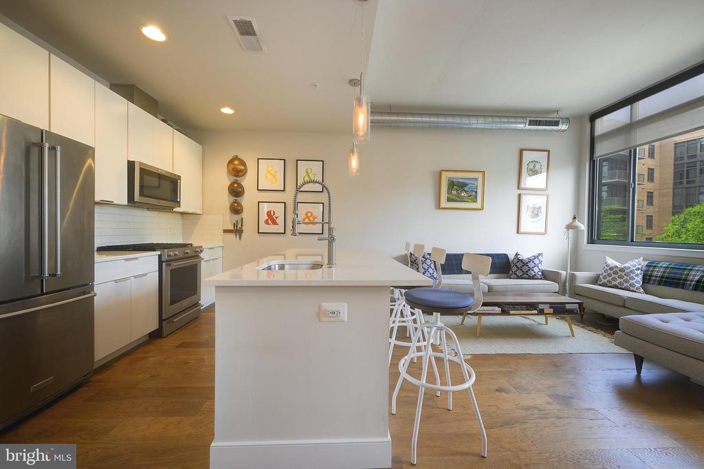 2000 CLARENDON BOULEVARD 303