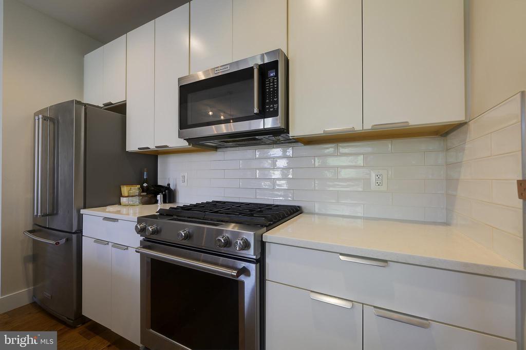 2000 CLARENDON BOULEVARD 303