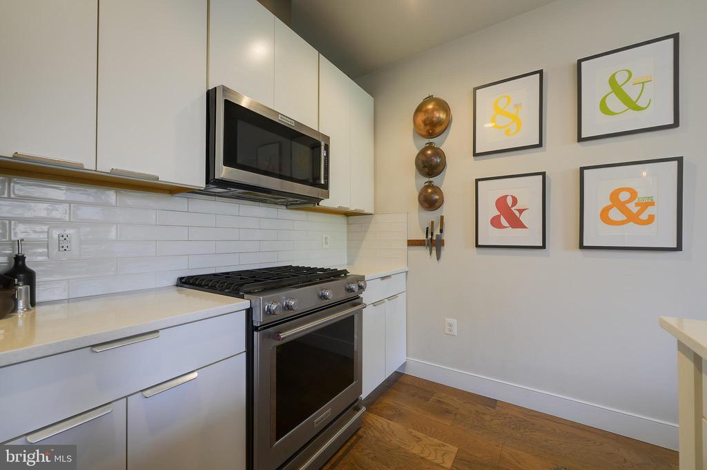 2000 CLARENDON BOULEVARD 303