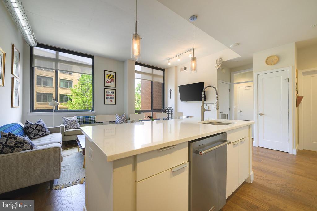 2000 CLARENDON BOULEVARD 303
