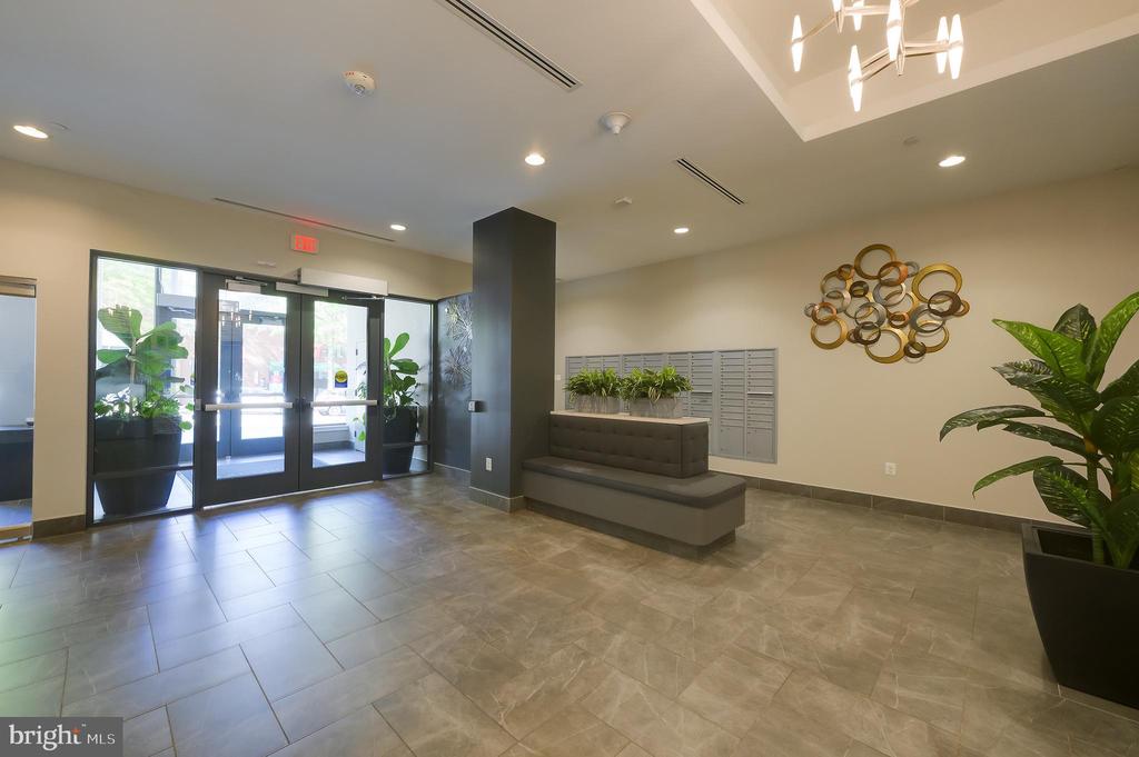 2000 CLARENDON BOULEVARD 303
