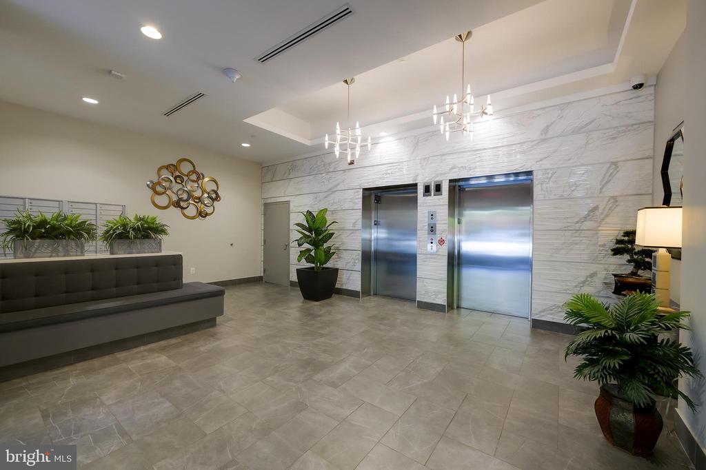 2000 CLARENDON BOULEVARD 303