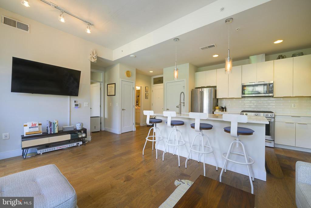 2000 CLARENDON BOULEVARD 303