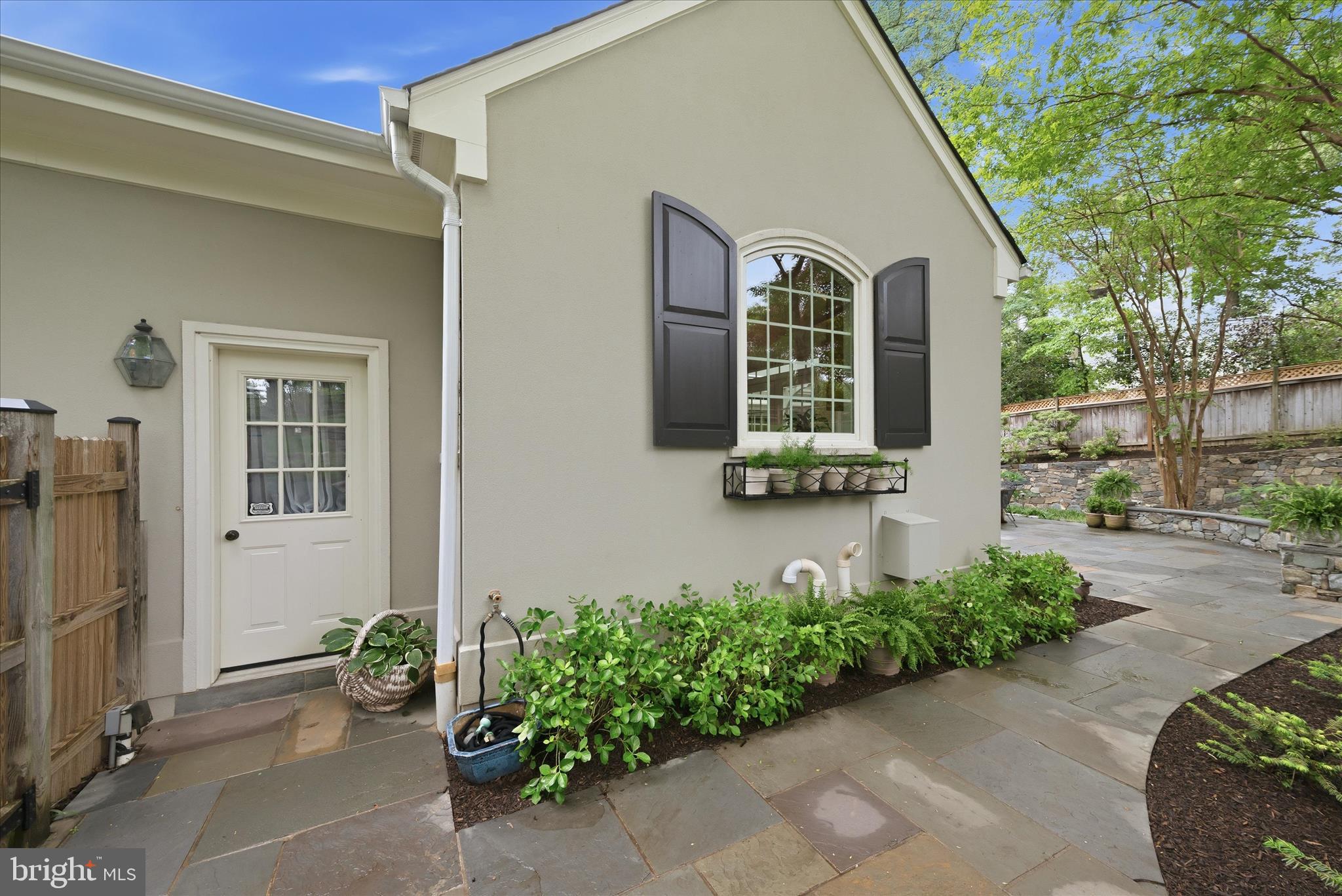 3824 MILITARY ROAD