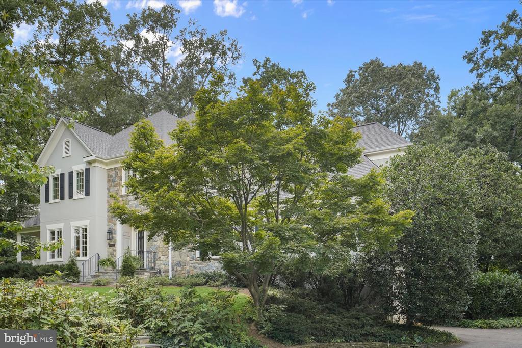 3824 MILITARY ROAD