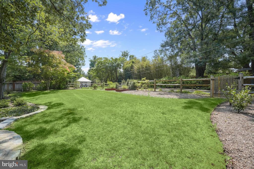3824 MILITARY ROAD