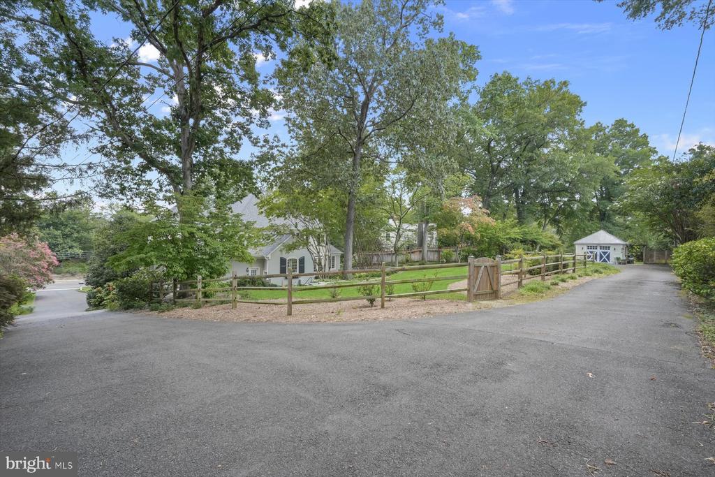 3824 MILITARY ROAD