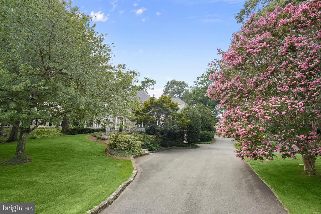 3824 MILITARY ROAD